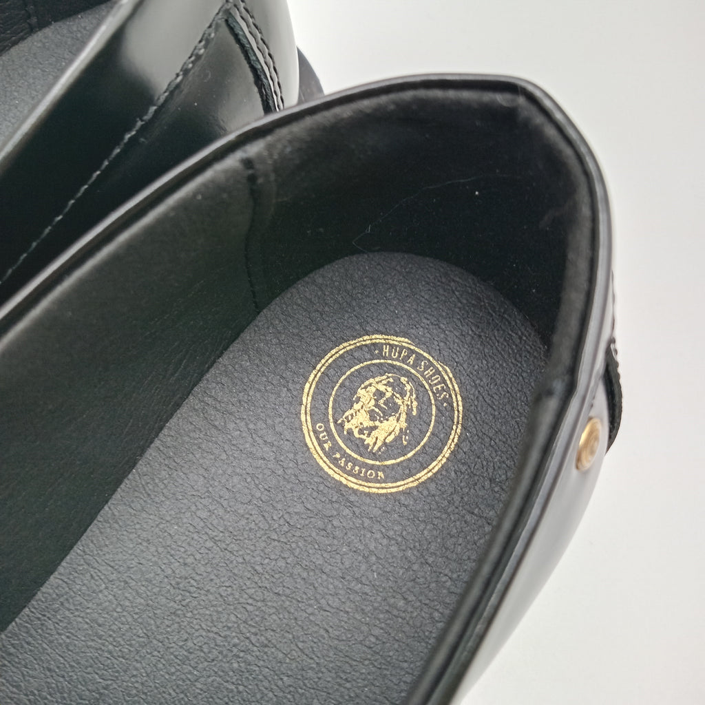Sapato Mocassim Feminino Hupa Shoes em Pele Brilhante com Sola de Trator; Loafers Pretos Estilo Casual e Elegante de Luxo; Calçado Confortável Moda Feminina Portugal