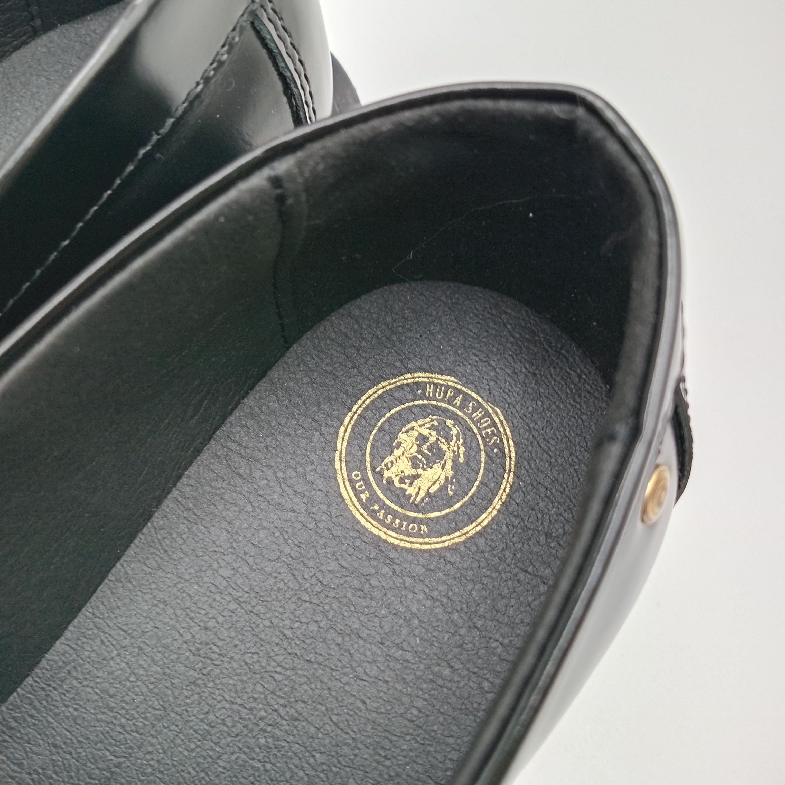 MOCASSIM TRATORADO HUPA SHOES PRETO COURO FOSCO LISO