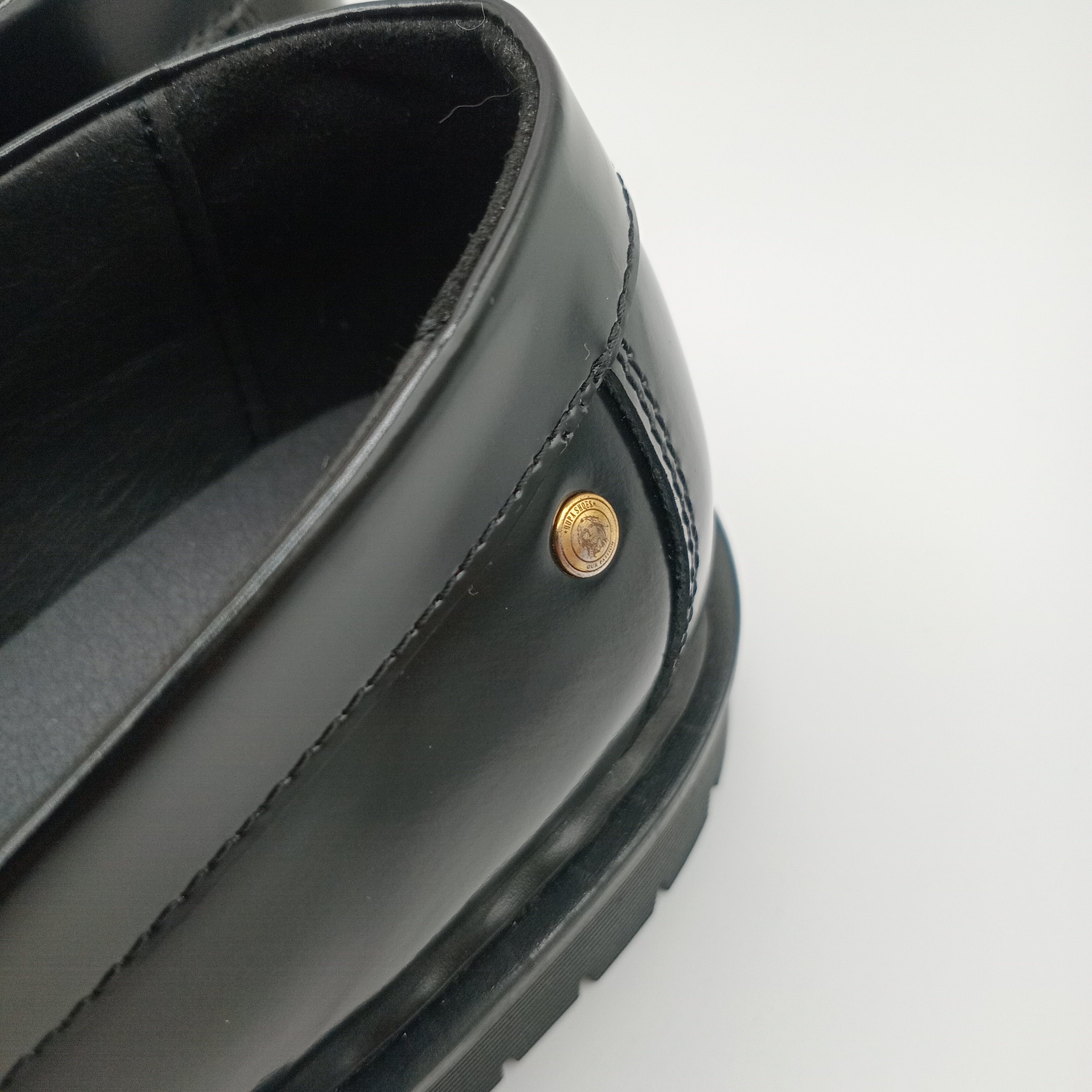 MOCASSIM TRATORADO HUPA SHOES PRETO COURO FOSCO LISO