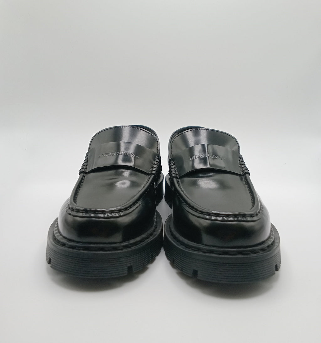 Sapato Mocassim Feminino Hupa Shoes em Pele Brilhante com Sola de Trator; Loafers Pretos Estilo Casual e Elegante de Luxo; Calçado Confortável Moda Feminina Portugal