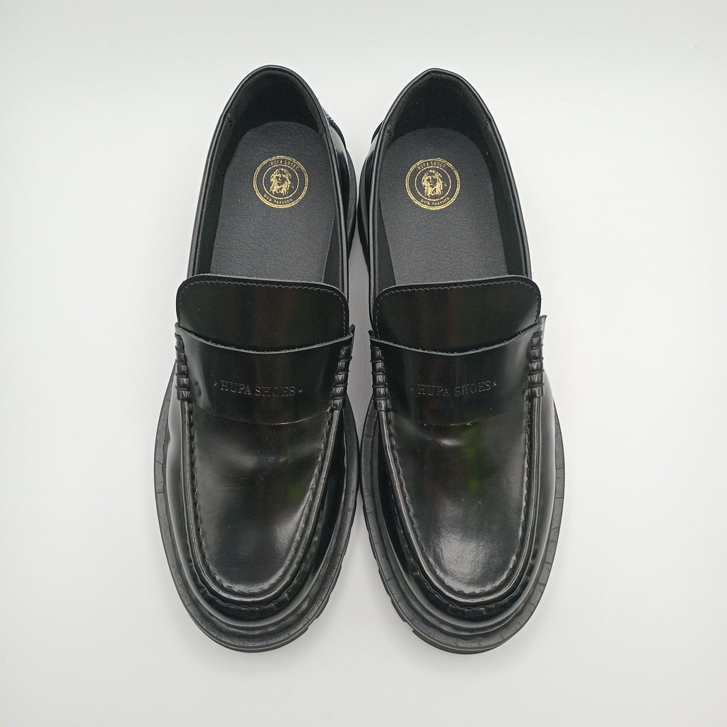 Sapato Mocassim Feminino Hupa Shoes em Pele Brilhante com Sola de Trator; Loafers Pretos Estilo Casual e Elegante de Luxo; Calçado Confortável Moda Feminina Portugal