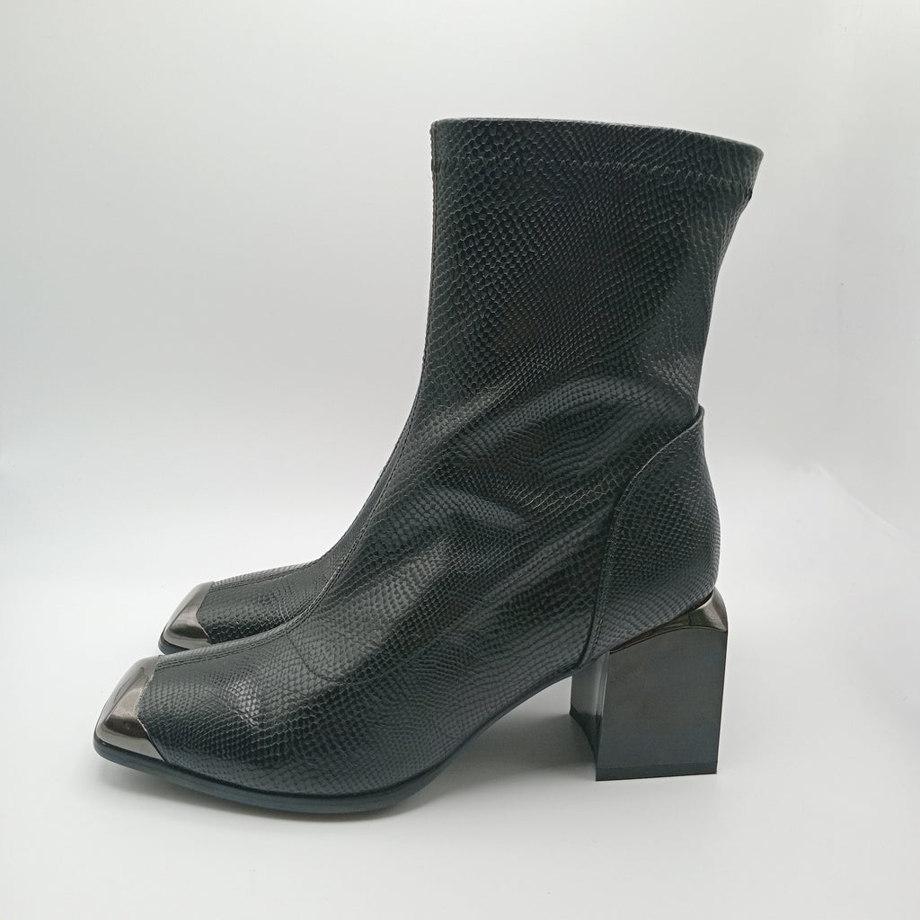 BOTA ROCKAWAY PRETA ECO PELE COBRA BICO METAL ZIPER