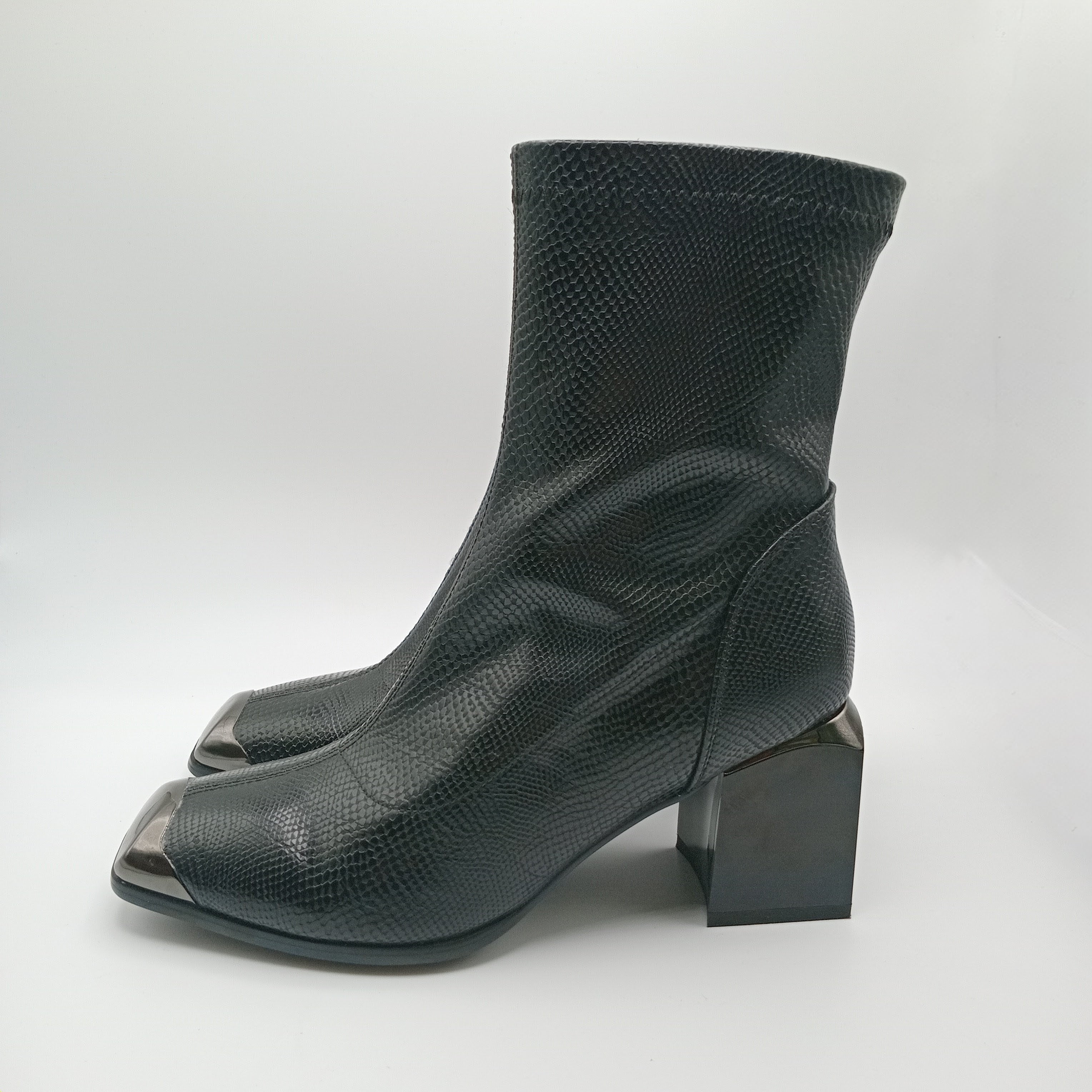 BOTA ROCKAWAY PRETA ECO PELE COBRA BICO METAL ZIPER