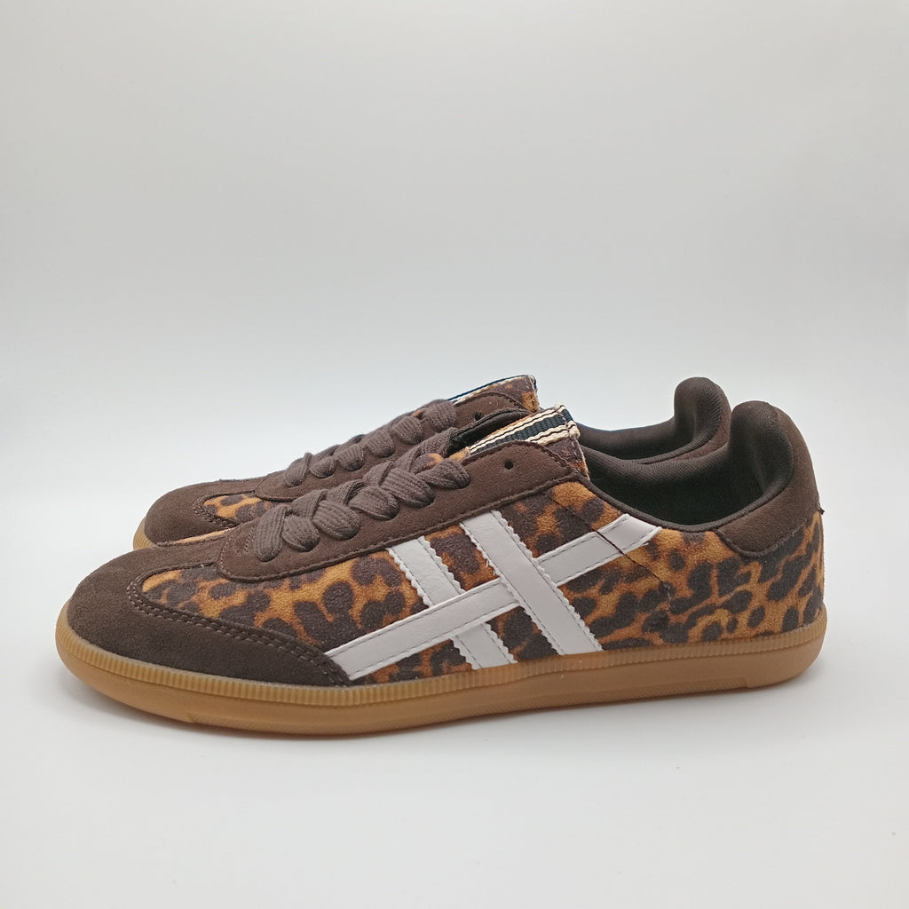 TÊNIS CORINA ONÇA CAMURÇA CASTANHO LISTRA BRANCO ANIMAL PRINT