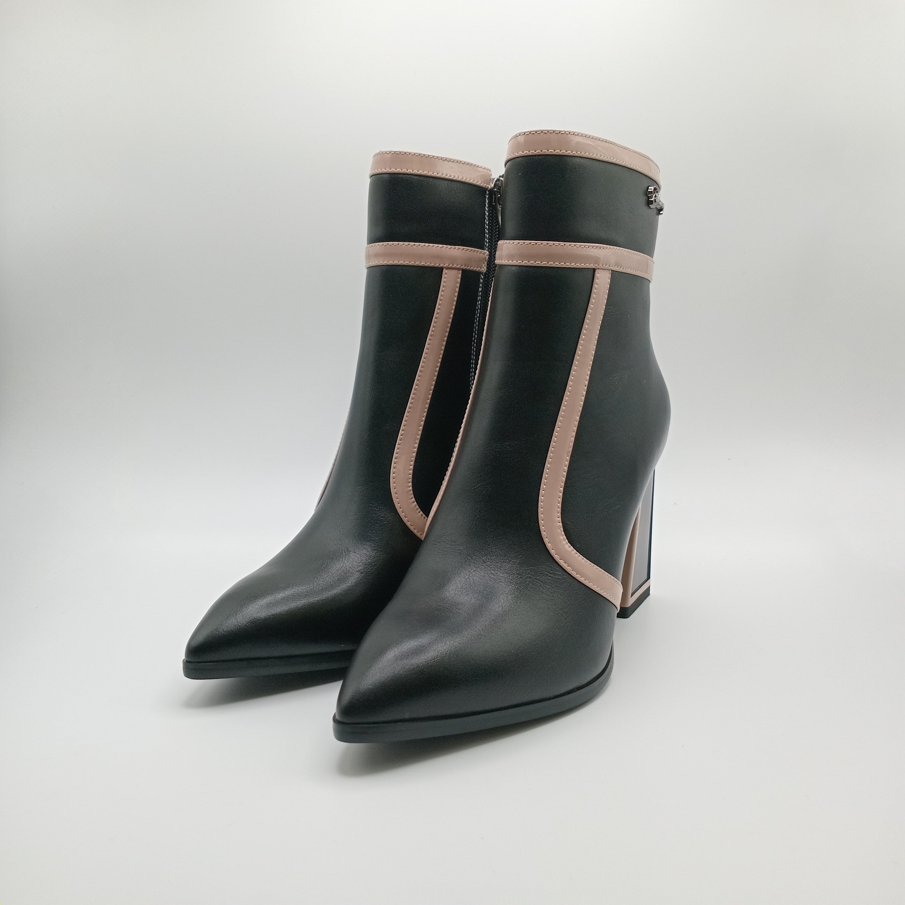 BOTA ROCKAWAY PRETO ECO PELE LISTRA ROSA ZIPER