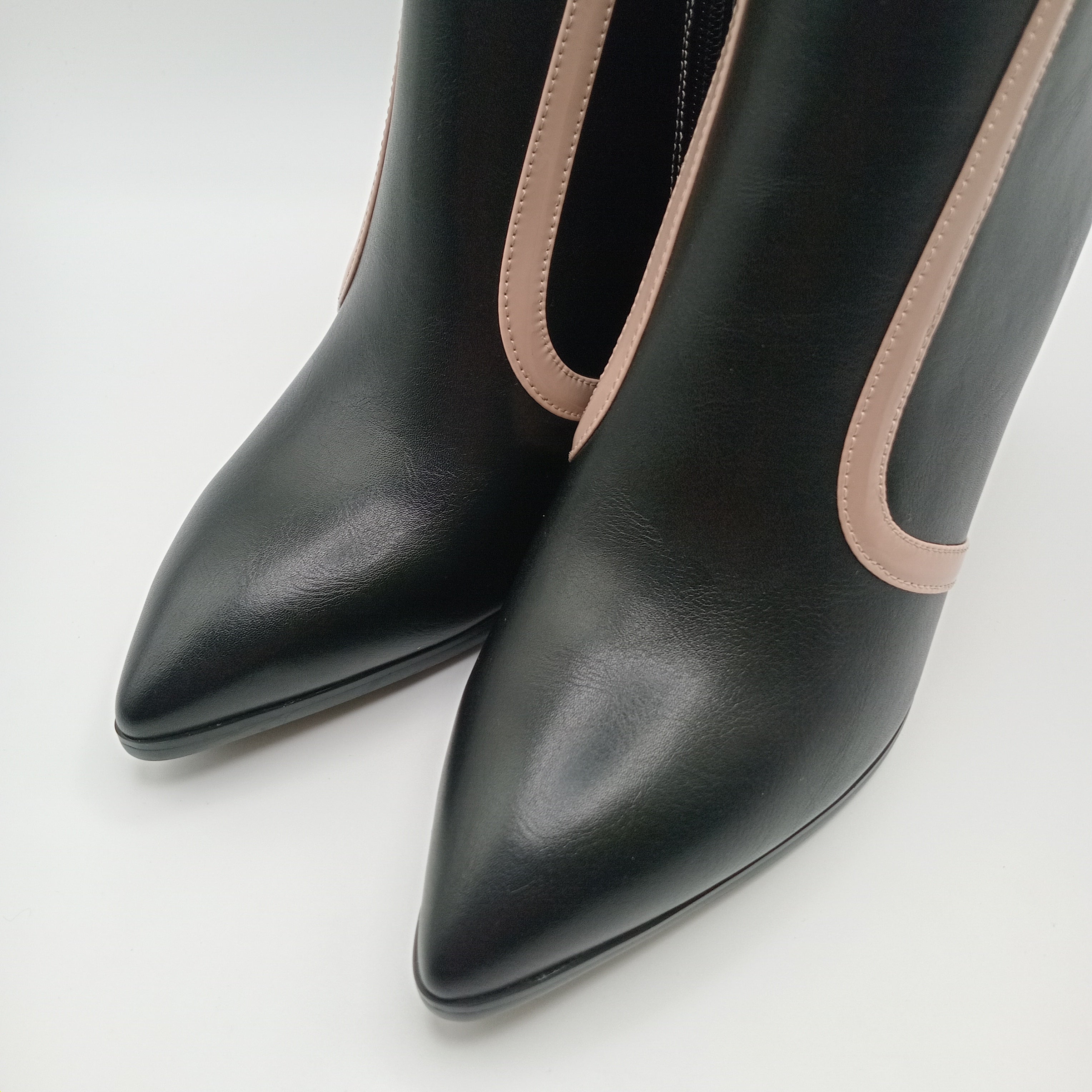 BOTA ROCKAWAY PRETO ECO PELE LISTRA ROSA ZIPER