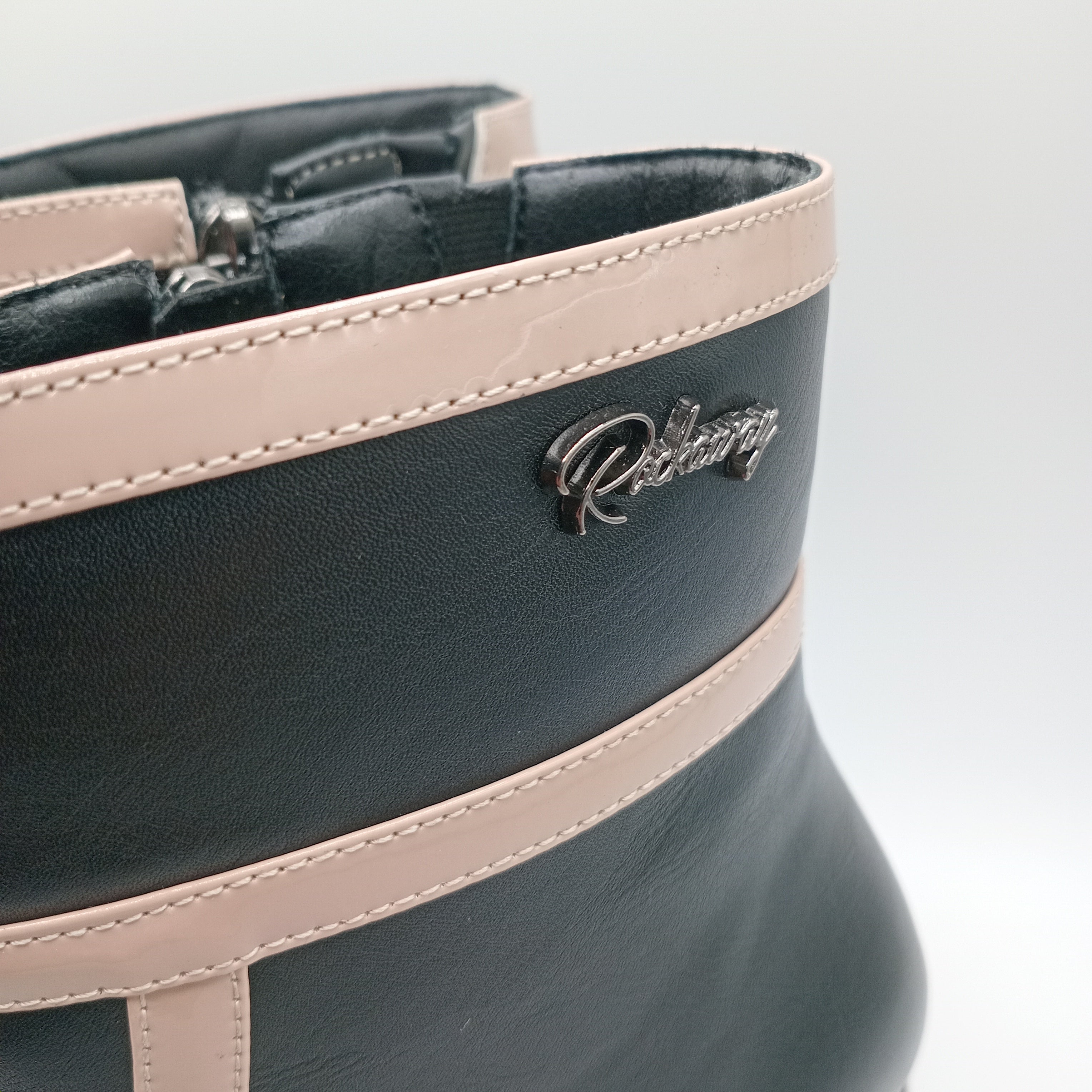 BOTA ROCKAWAY PRETO ECO PELE LISTRA ROSA ZIPER