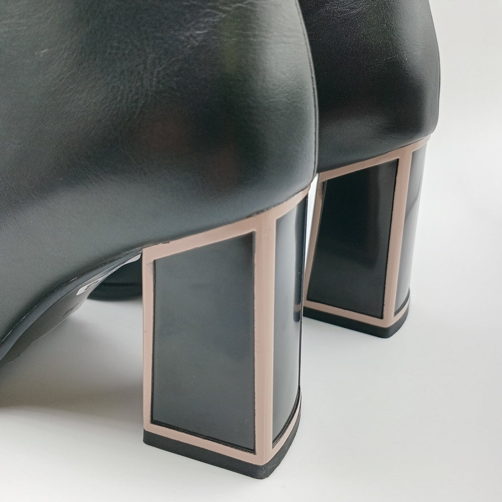 BOTA ROCKAWAY PRETO ECO PELE LISTRA ROSA ZIPER