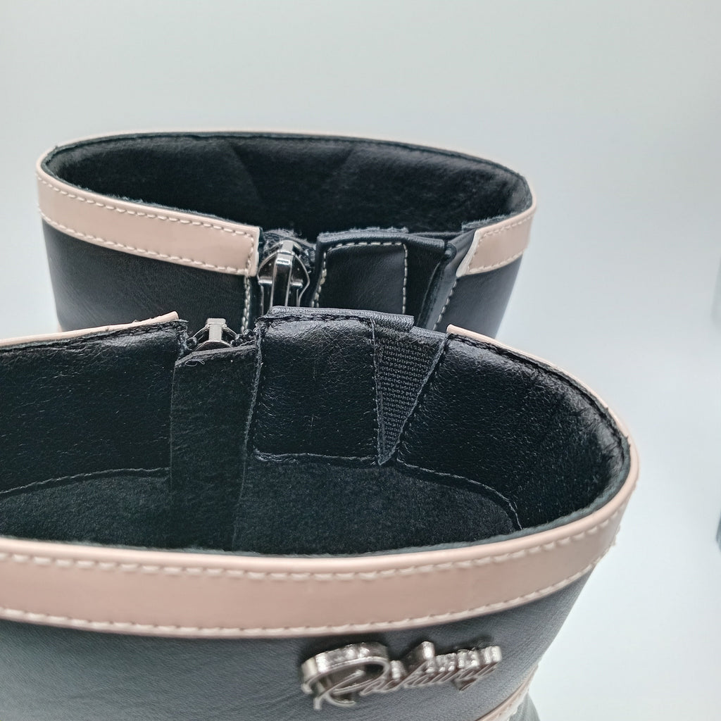 BOTA ROCKAWAY PRETO ECO PELE LISTRA ROSA ZIPER