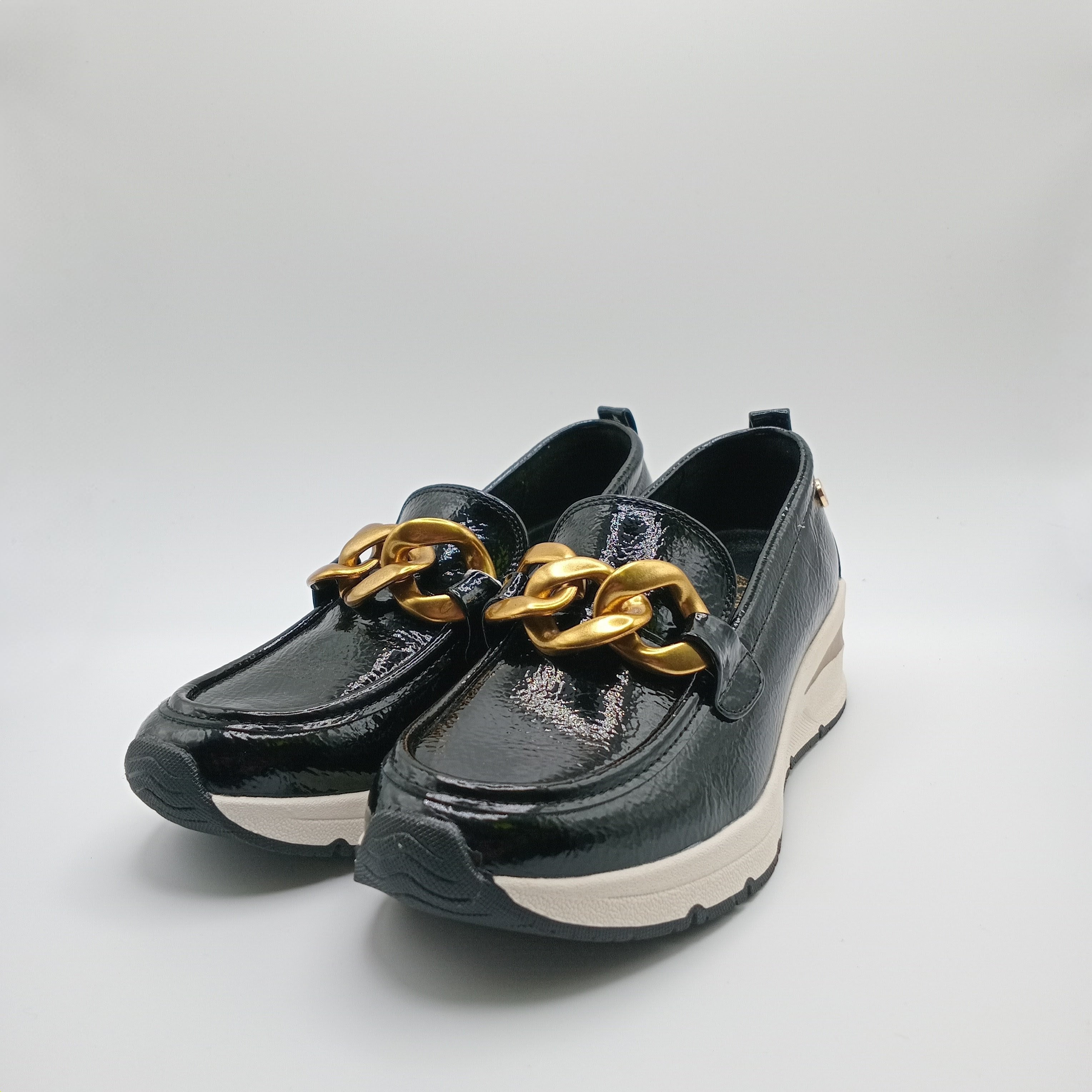 MOCASSIM PLATAFORMA XTI PRETO ECO PELE TIRA CORRENTE BICO REDONDO