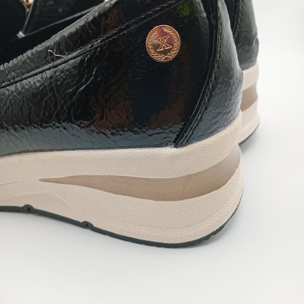 MOCASSIM PLATAFORMA XTI PRETO ECO PELE TIRA CORRENTE BICO REDONDO