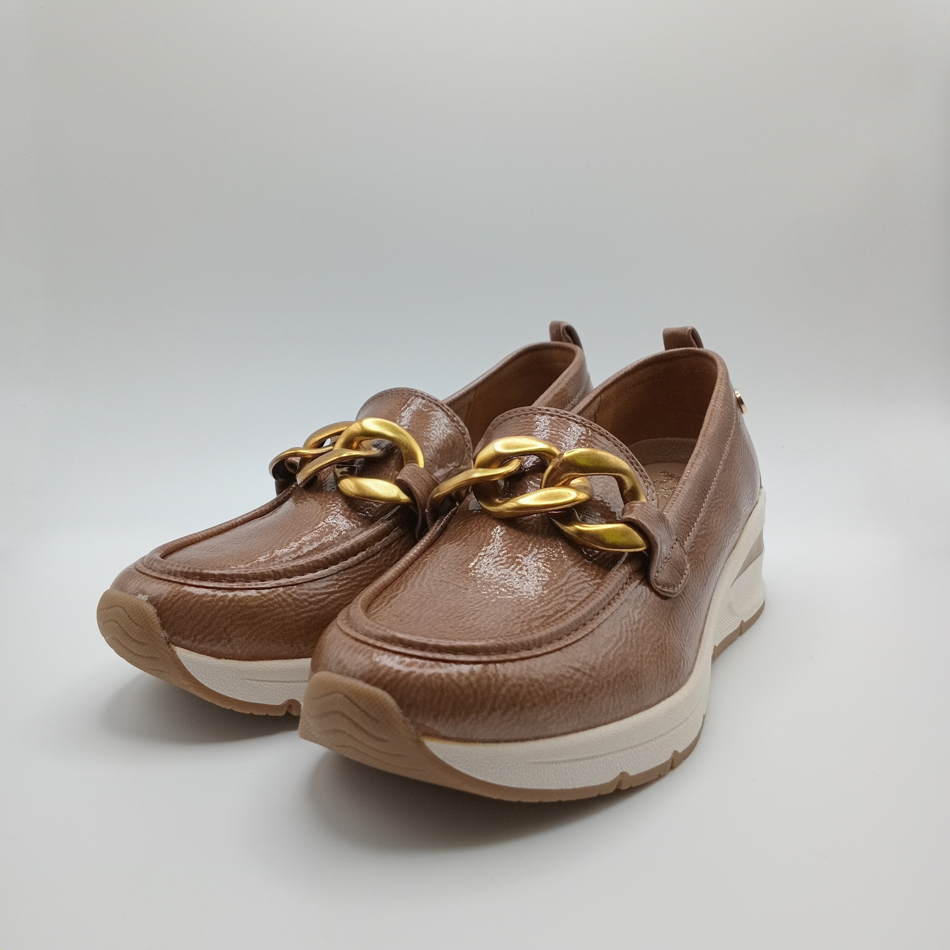 MOCASSIM PLATAFORMA XTI CASTANHO ECO PELE TIRA CORRENTE BICO REDONDO