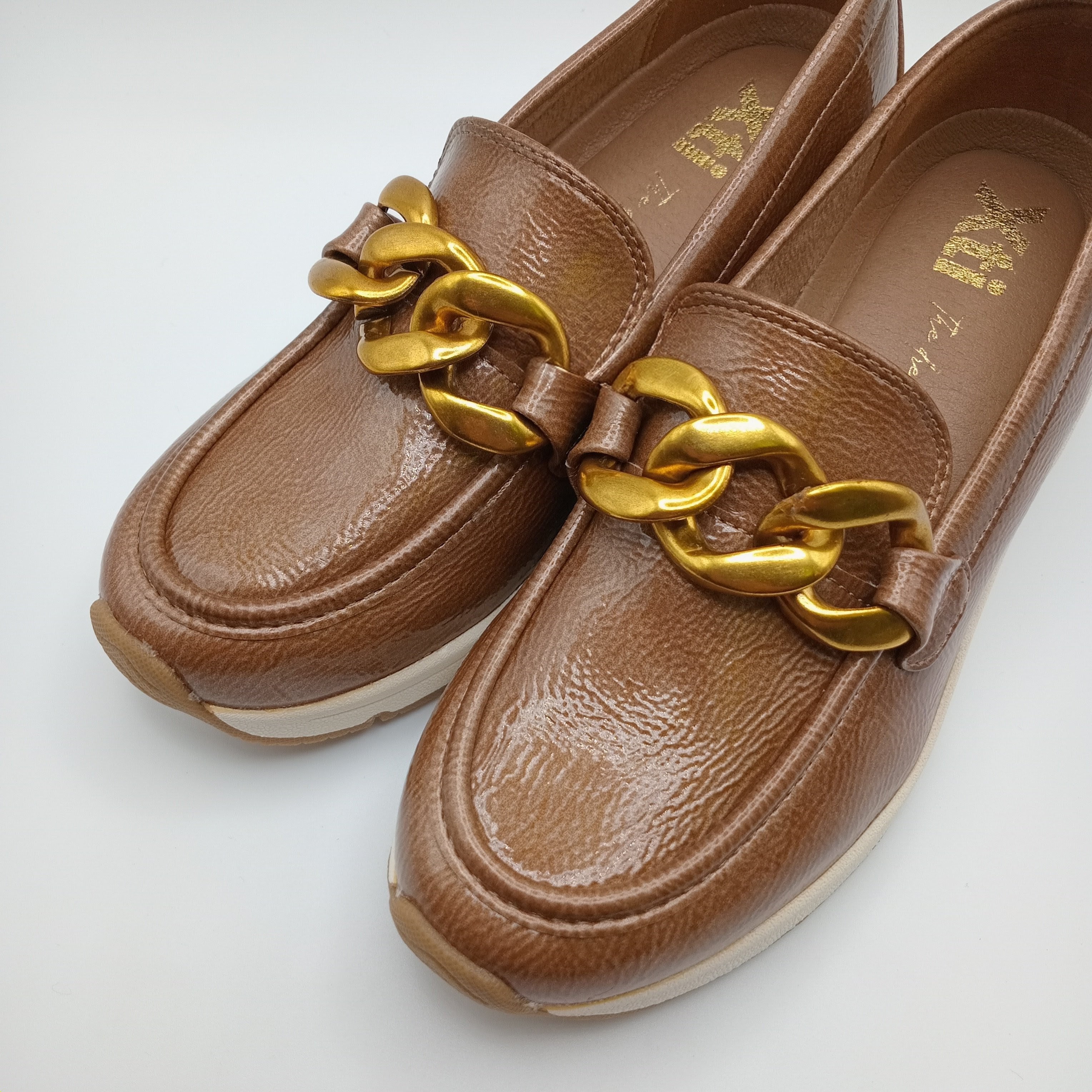 MOCASSIM PLATAFORMA XTI CASTANHO ECO PELE TIRA CORRENTE BICO REDONDO