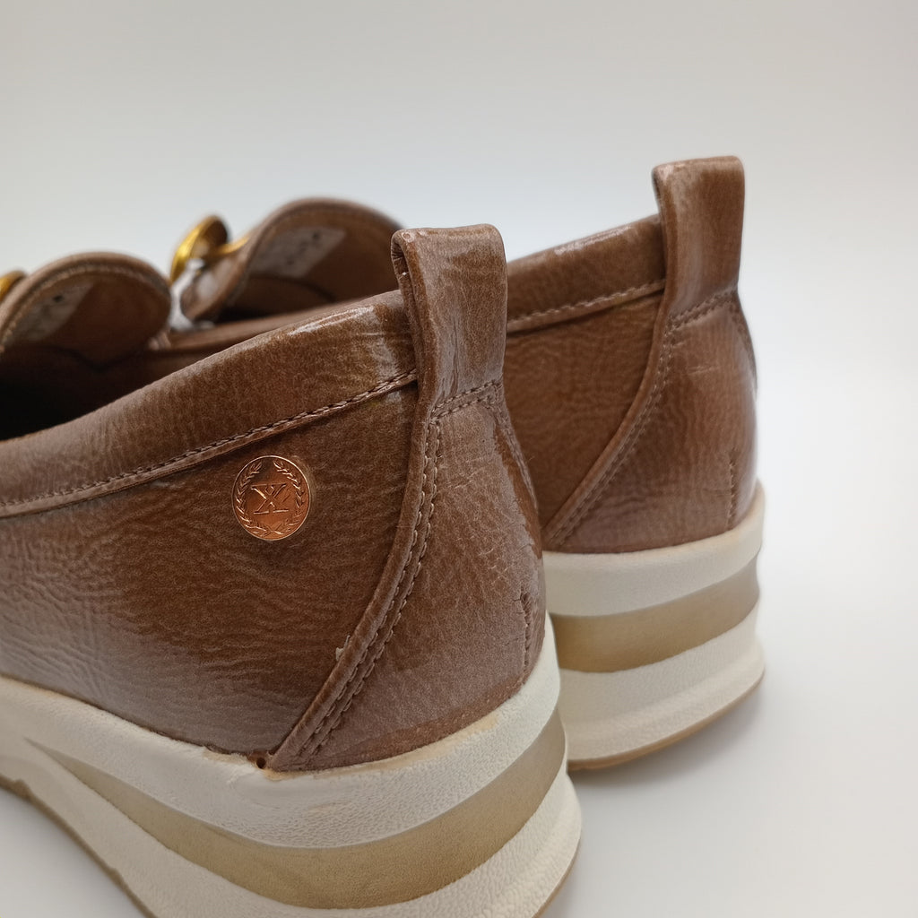 MOCASSIM PLATAFORMA XTI CASTANHO ECO PELE TIRA CORRENTE BICO REDONDO