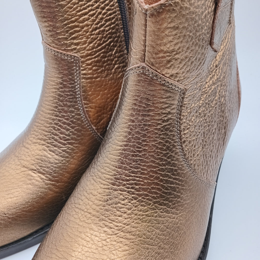 BOTA TEXANA MACADI DOURADO COURO COBRA BICUDO ZIPER BOTIM
