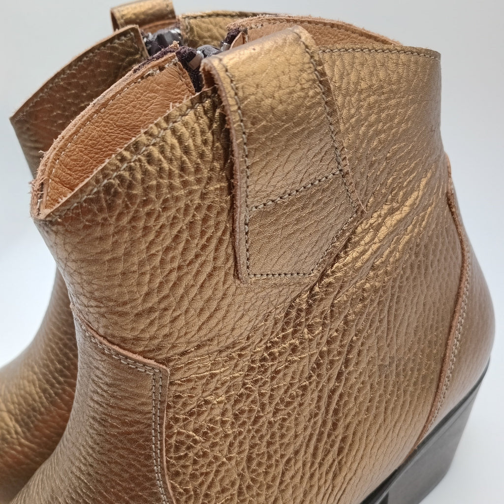 BOTA TEXANA MACADI DOURADO COURO COBRA BICUDO ZIPER BOTIM