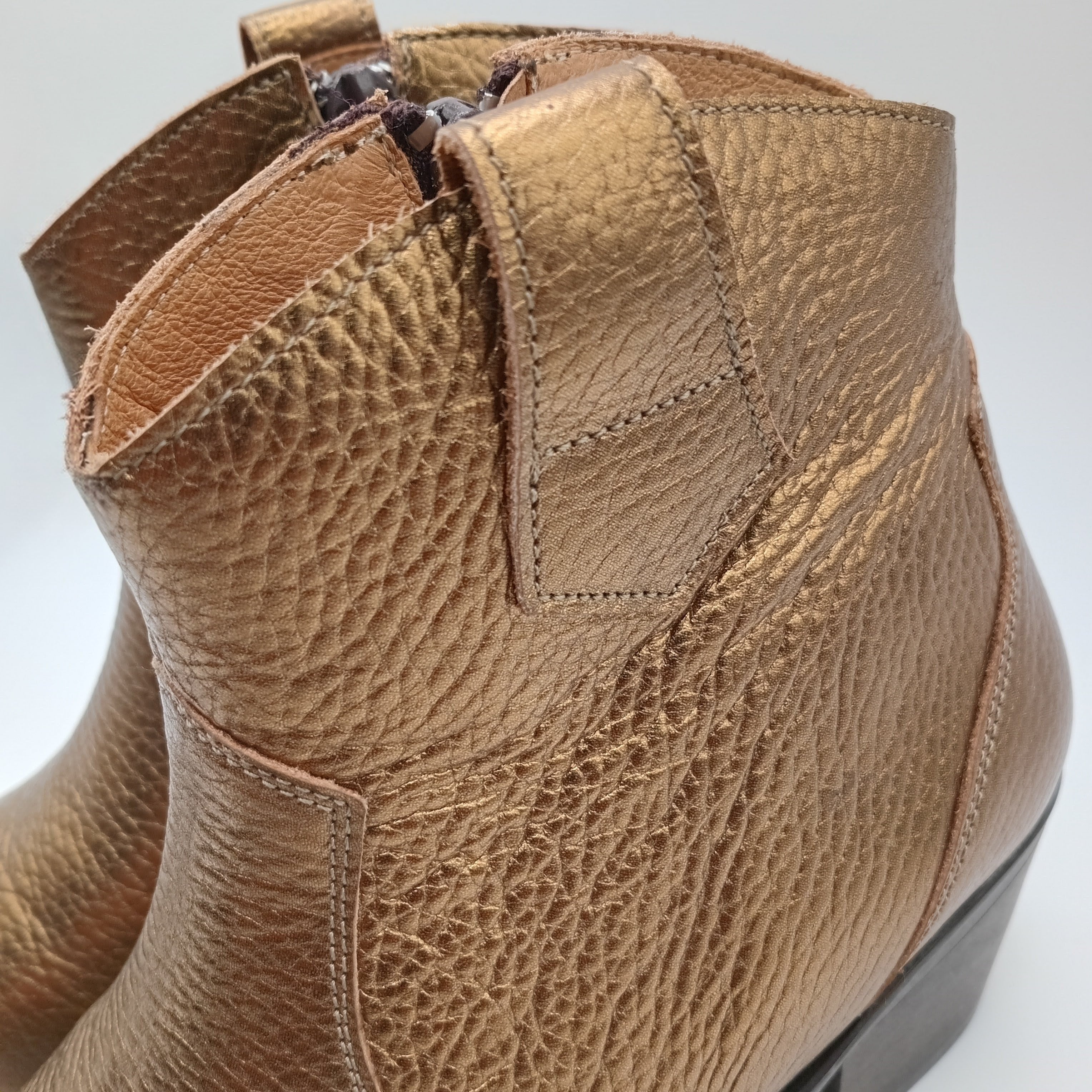 BOTA TEXANA MACADI DOURADO COURO COBRA BICUDO ZIPER BOTIM