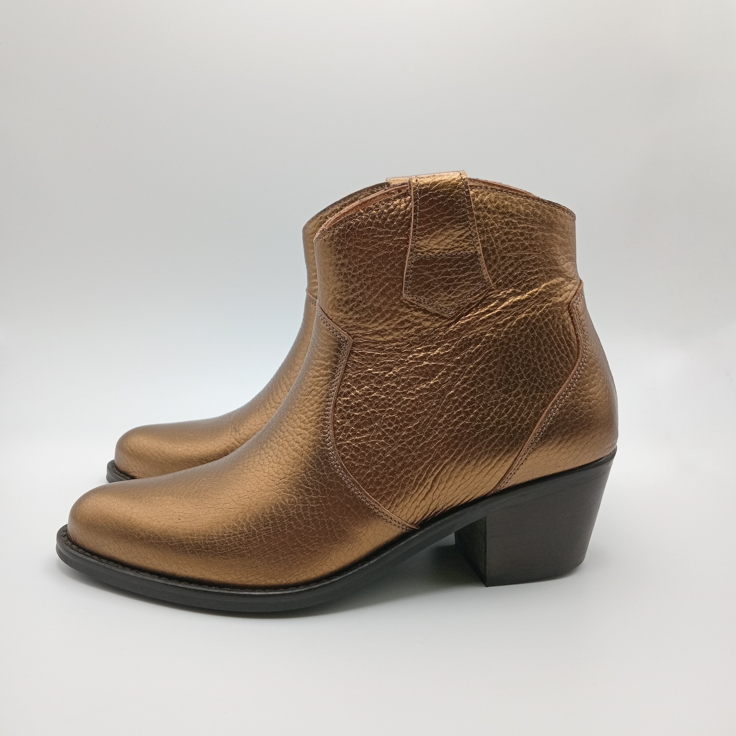 BOTA TEXANA MACADI DOURADO COURO COBRA BICUDO ZIPER BOTIM