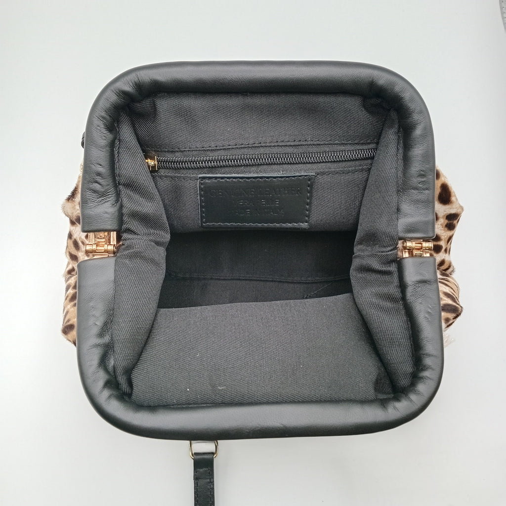 BOLSA CLUTCH GENUINE LEATHER ONÇA COURO CASTANHO CLARO ALÇA DOURADA ANIMAL PRINT MALA