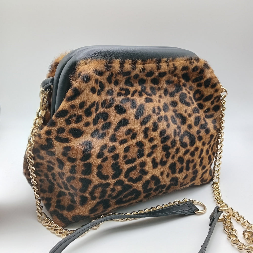 BOLSA CLUTCH GENUINE LEATHER ONÇA COURO CASTANHO ALÇA DOURADO ANIMAL PRINT MALA