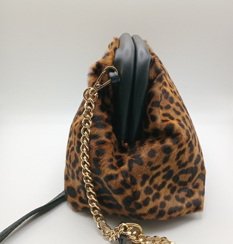 BOLSA CLUTCH GENUINE LEATHER ONÇA COURO CASTANHO ALÇA DOURADO ANIMAL PRINT MALA