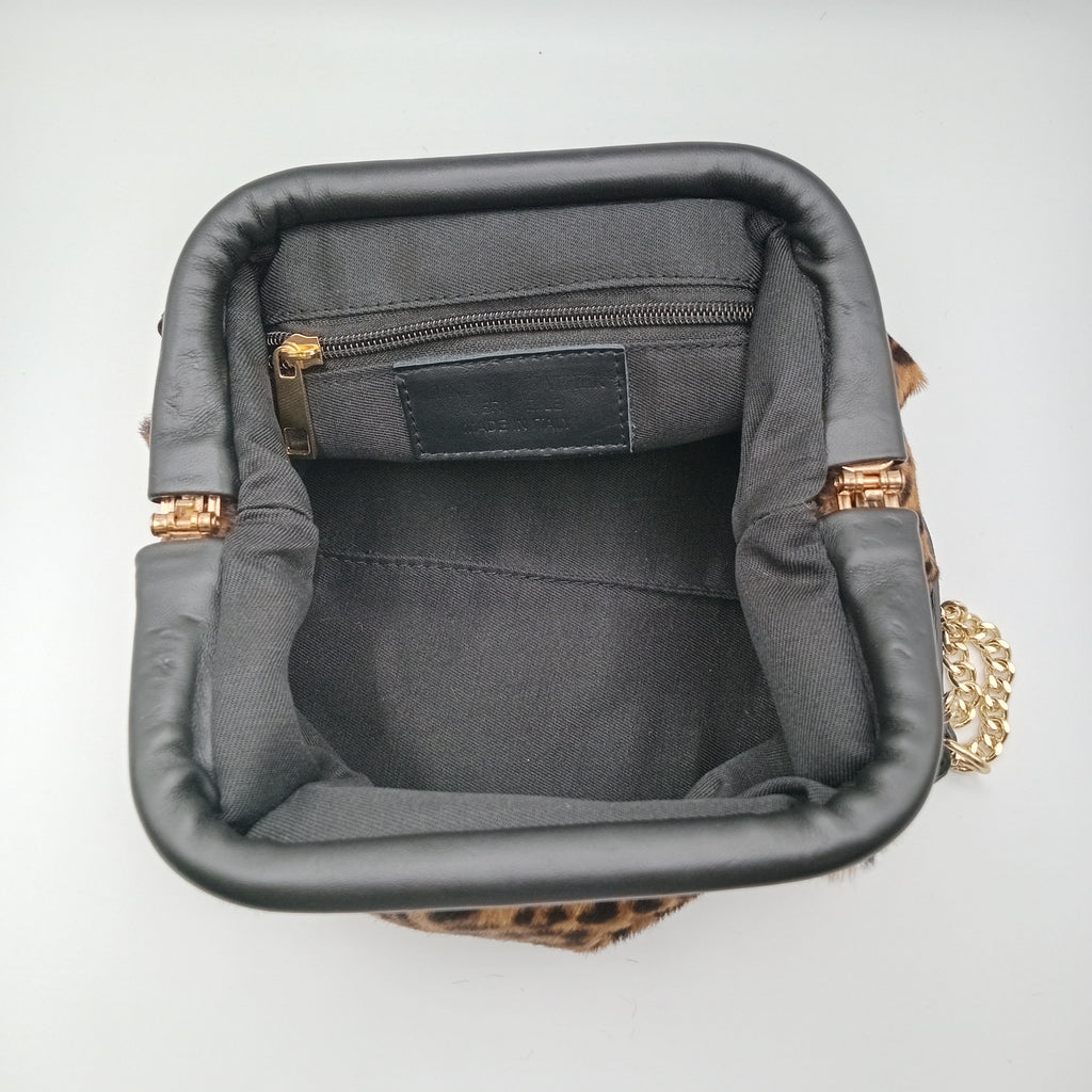 BOLSA CLUTCH GENUINE LEATHER ONÇA COURO CASTANHO ALÇA DOURADO ANIMAL PRINT MALA