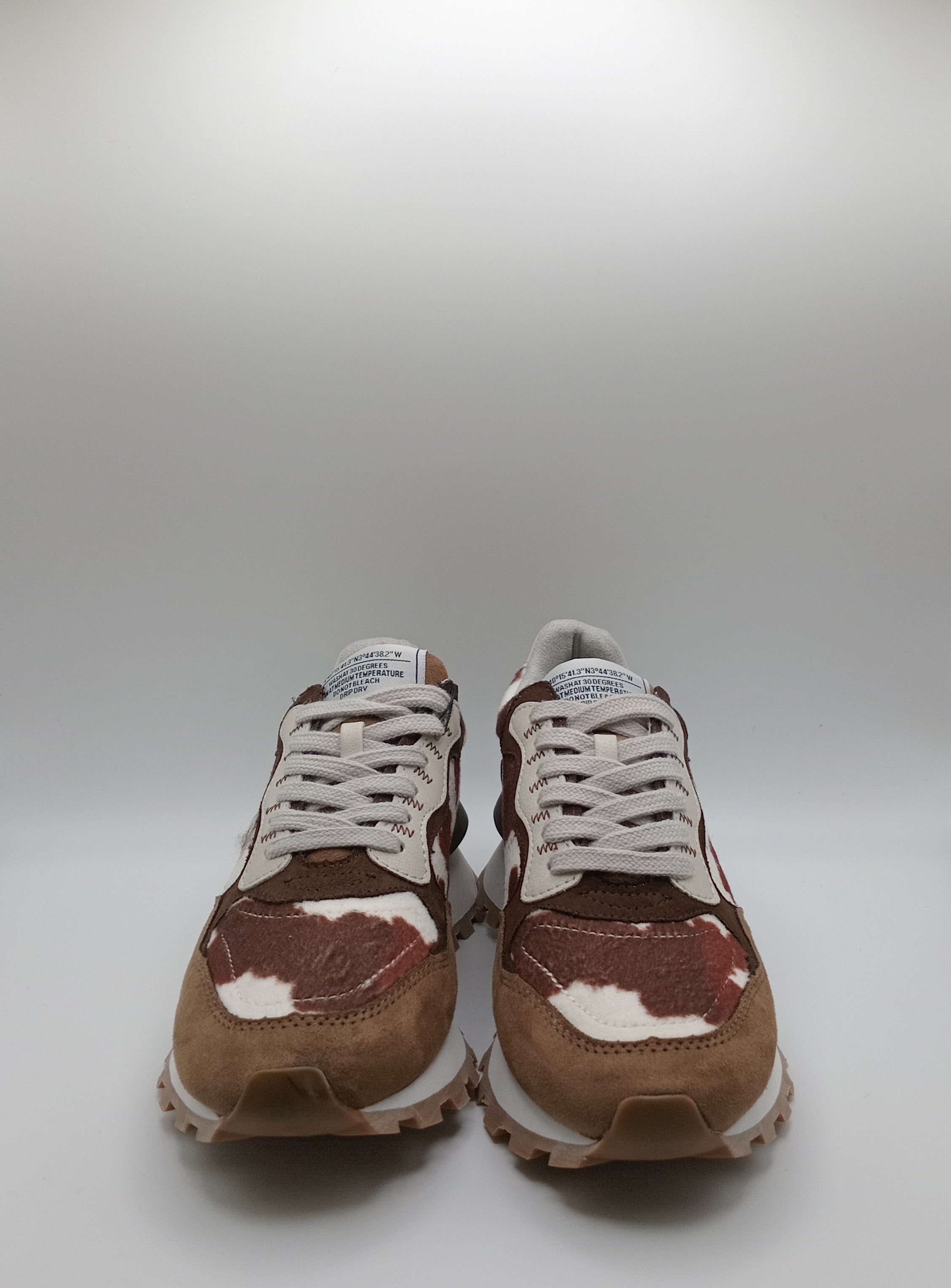 TÊNIS CORINA VACA COW CASTANHO ESCURO CLARO BRANCO TRATORADO ANIMAL PRINT