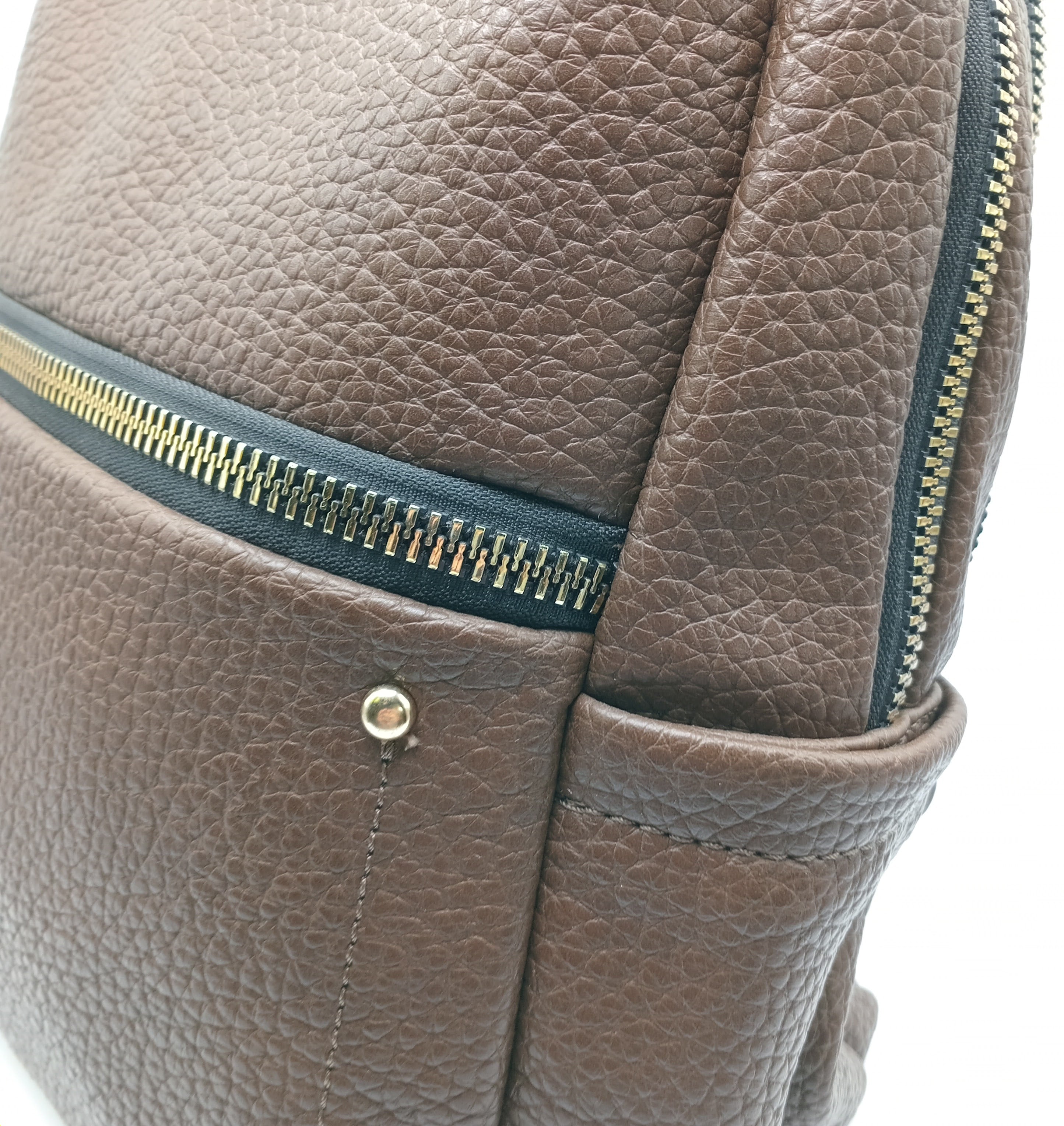 MOCHILA GRUPO BELLE CASTANHO ESCURO ECO PELE ALÇA AJUSTÁVEL BOLSO FRONTAL MALA