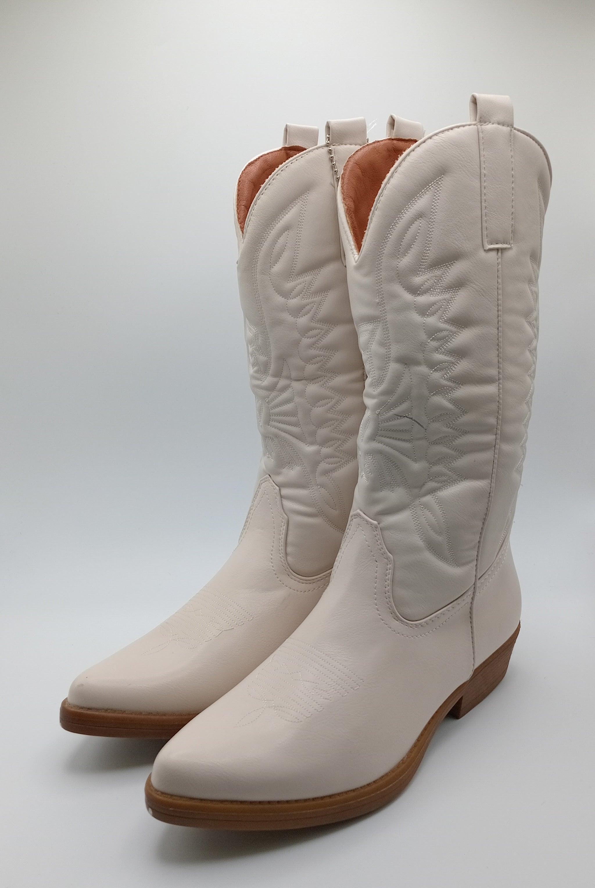 BOTA COWGIRL IDEAL SHOES BRANCO ECO PELE BORDADO BICUDO