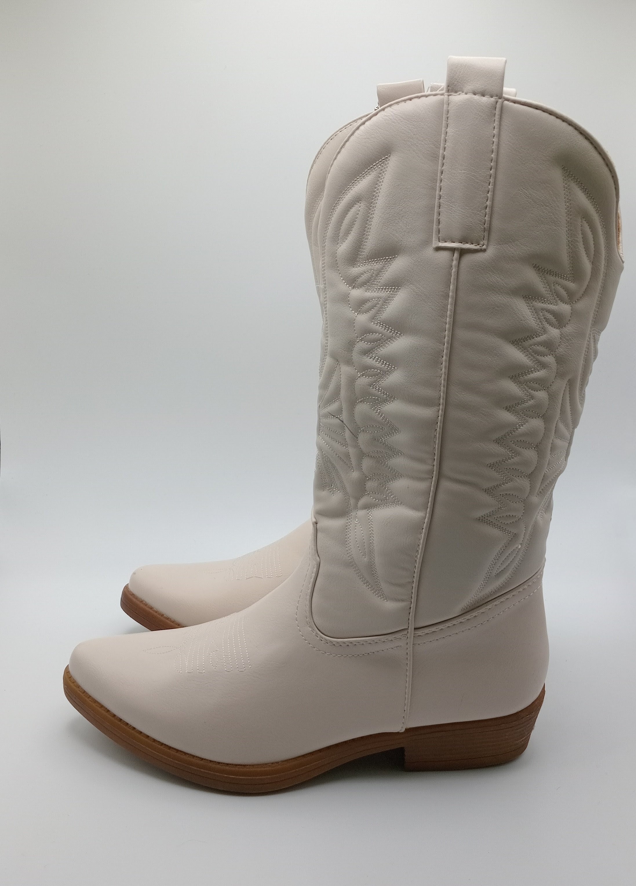 BOTA COWGIRL IDEAL SHOES BRANCO ECO PELE BORDADO BICUDO