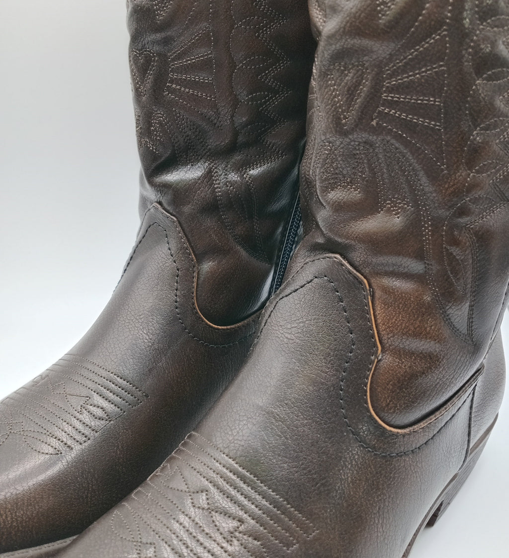 BOTA COWGIRL IDEAL SHOES CASTANHO ESCURO ECO PELE BORDADO BICUDO