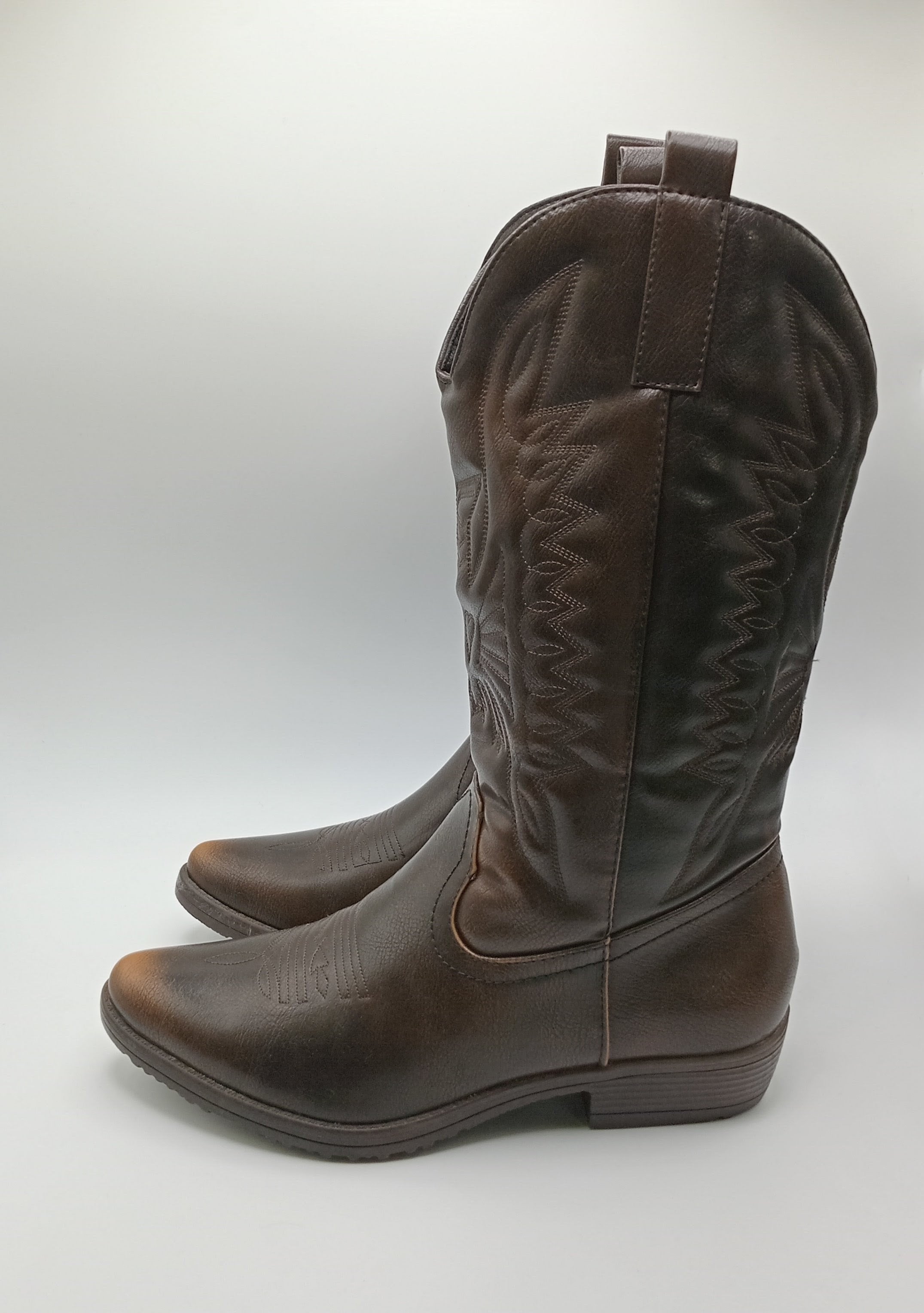 BOTA COWGIRL IDEAL SHOES CASTANHO ESCURO ECO PELE BORDADO BICUDO