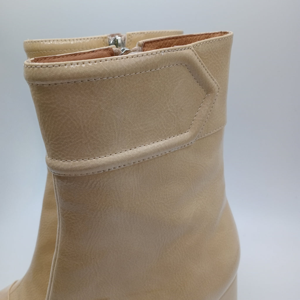 BOTA QUADRADA BIBI LOU BEGE COURO VERNIZ ZIPER