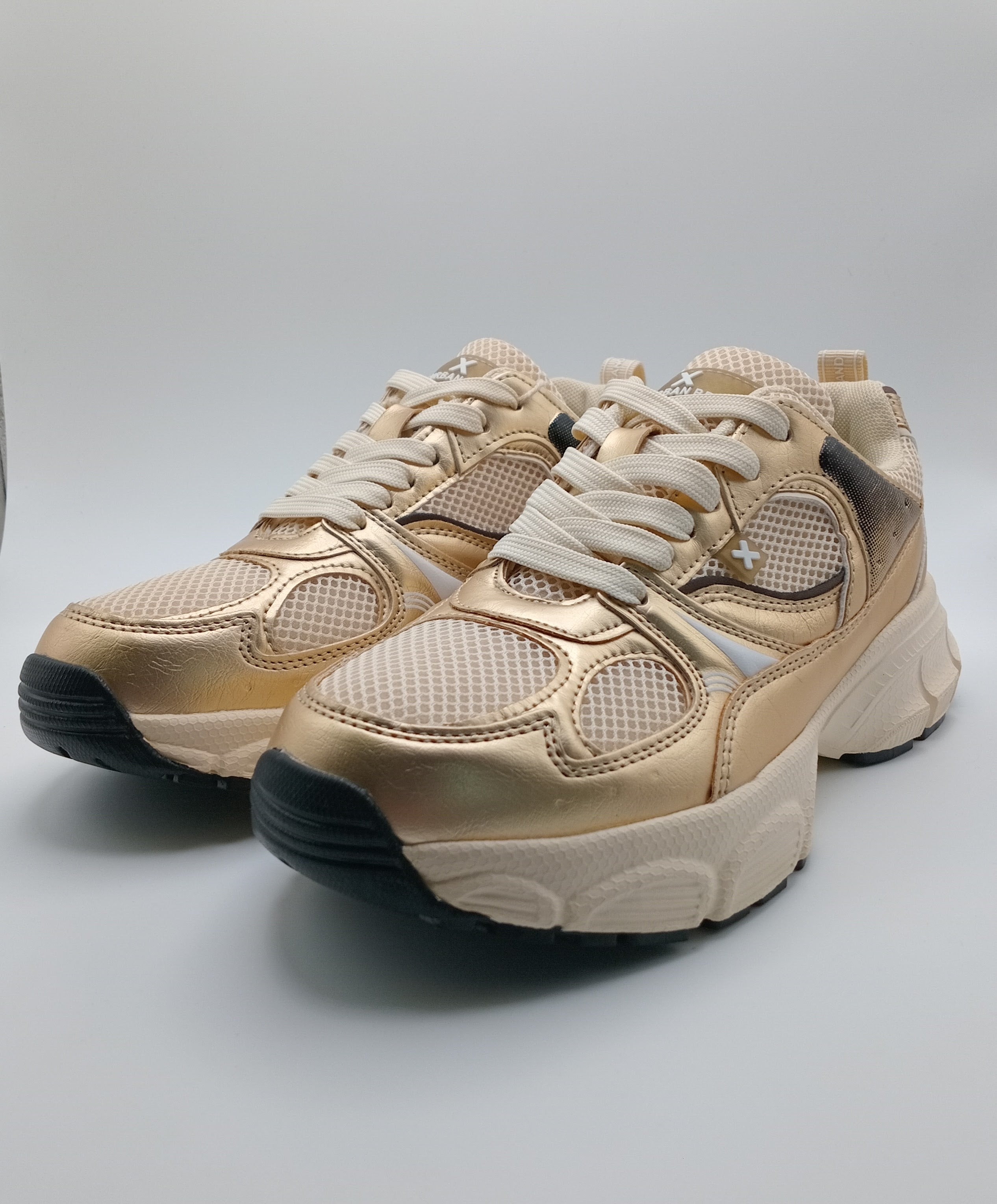TÊNIS XTI DOURADO TECIDO SPORT