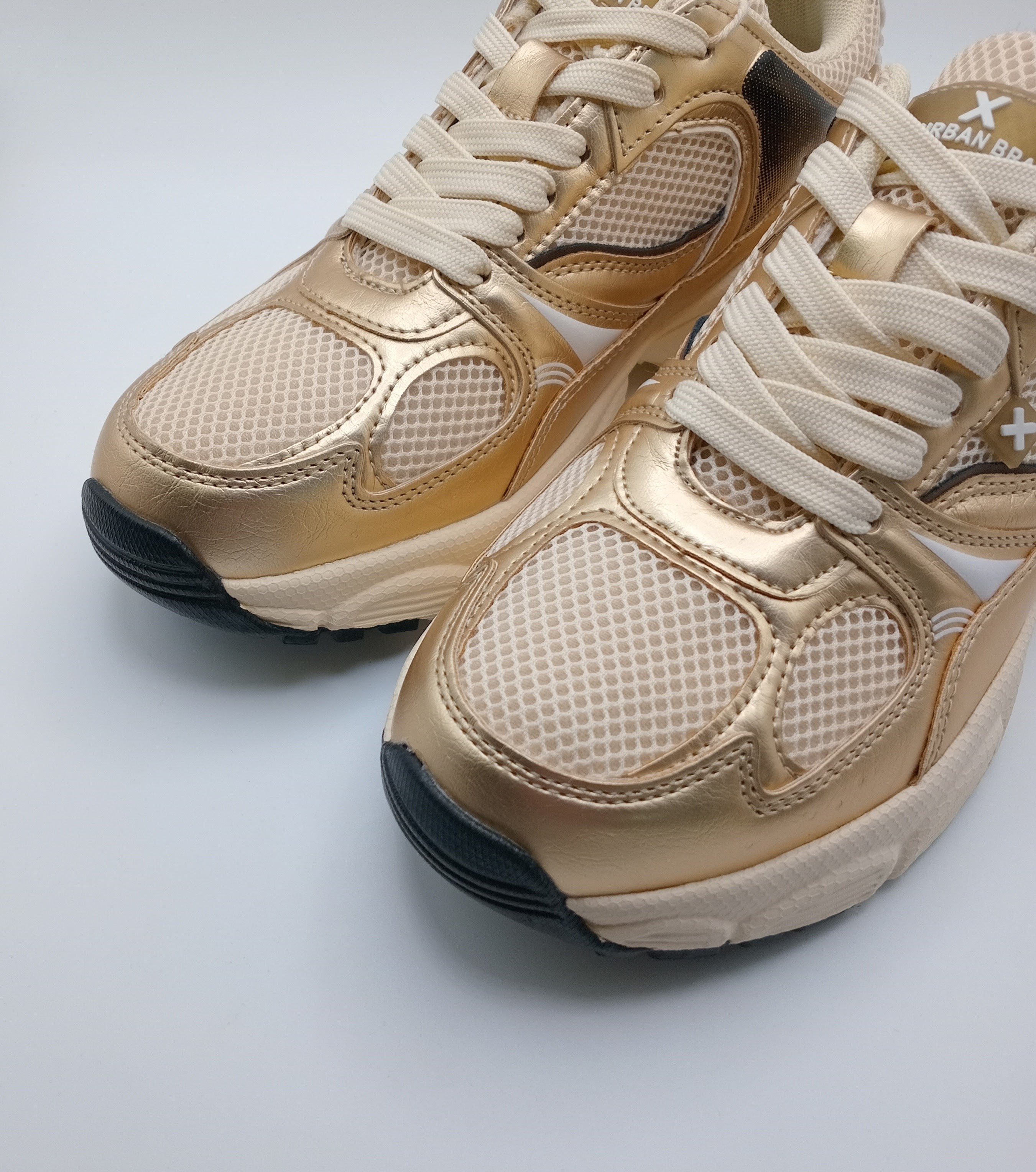 TÊNIS XTI DOURADO TECIDO SPORT