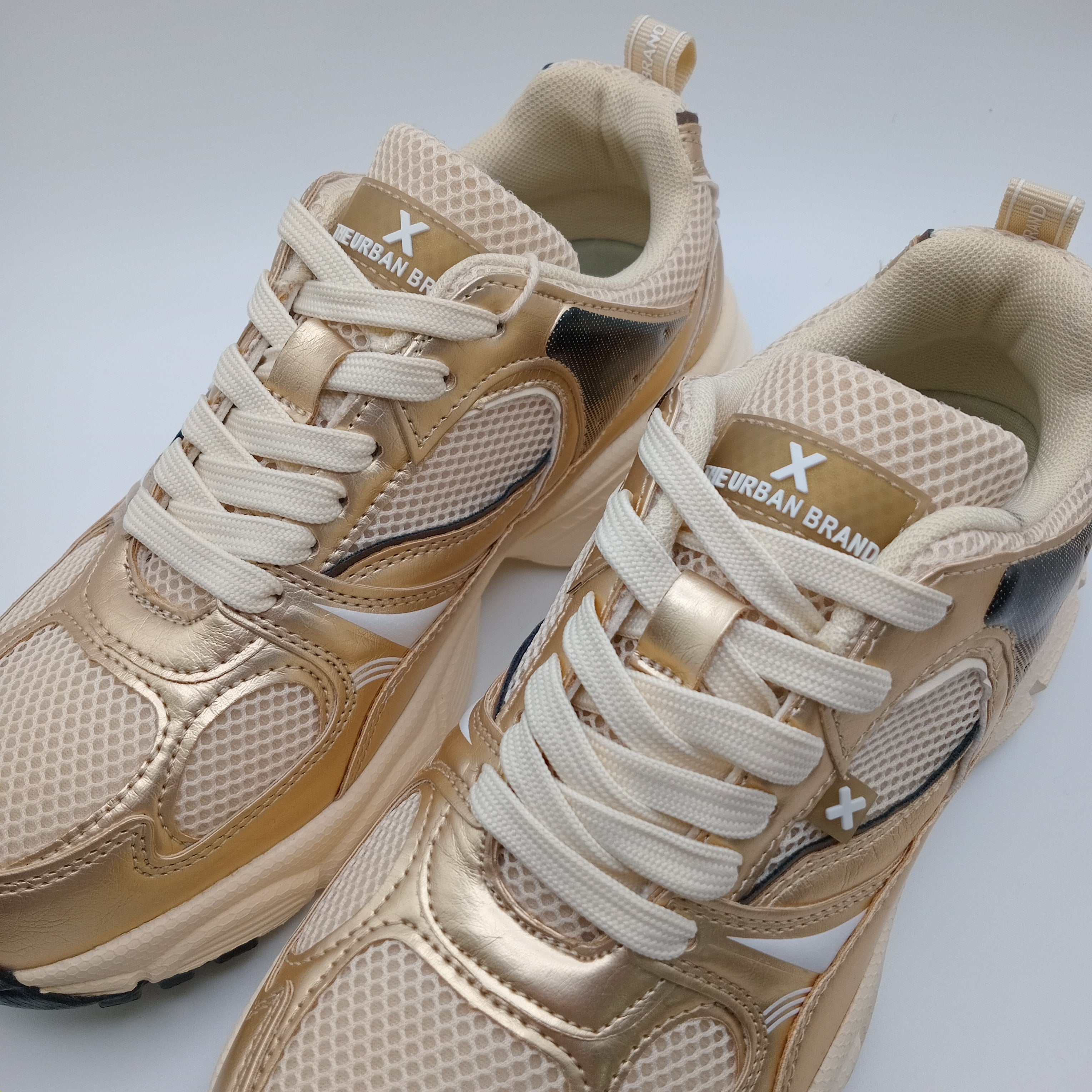 TÊNIS XTI DOURADO TECIDO SPORT