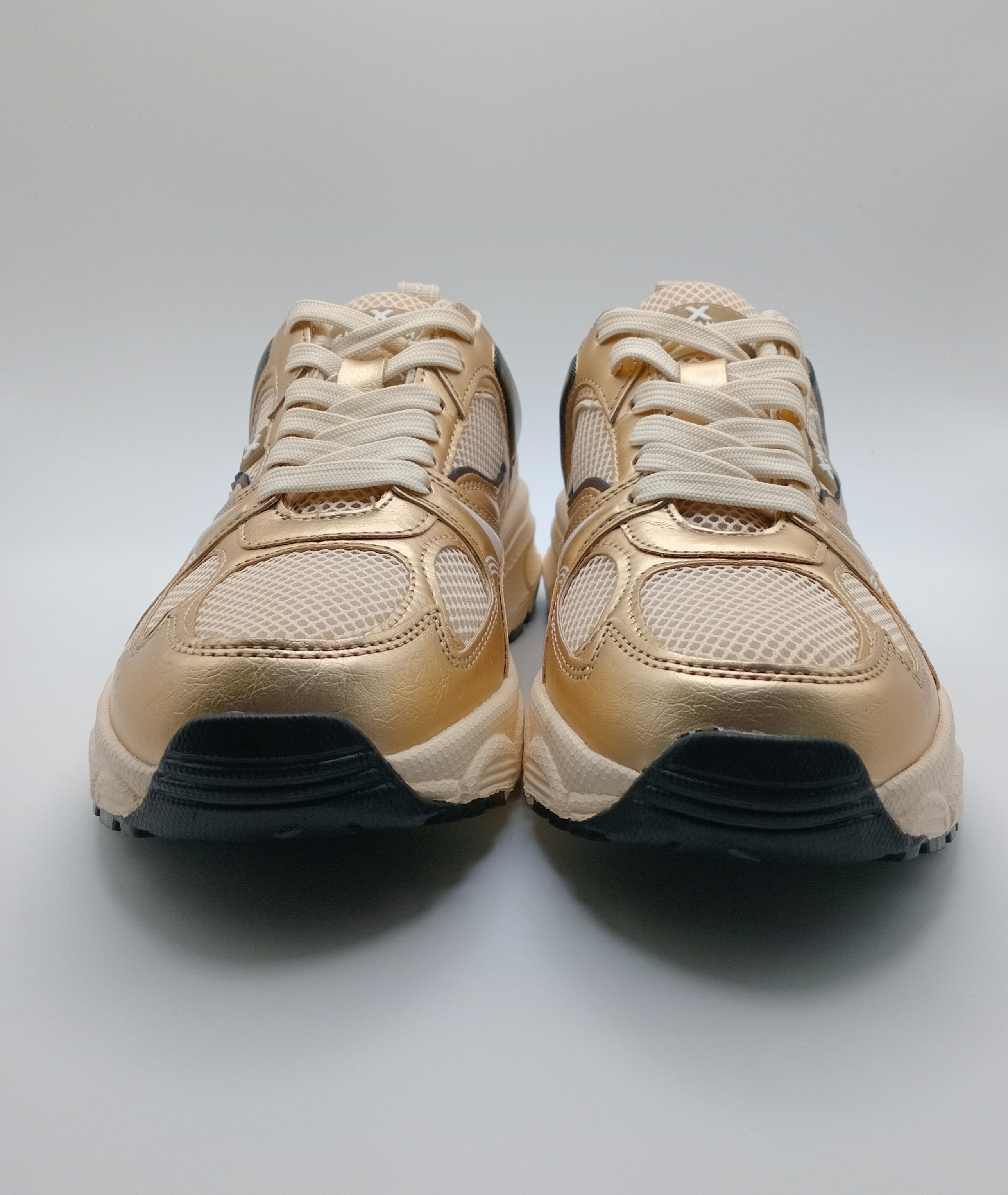 TÊNIS XTI DOURADO TECIDO SPORT
