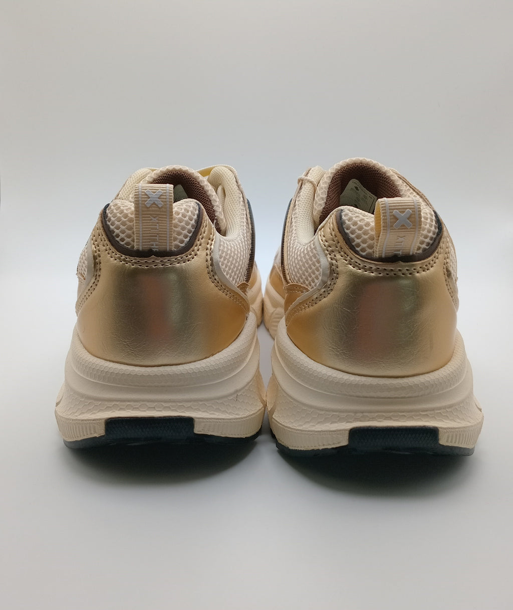 TÊNIS XTI DOURADO TECIDO SPORT