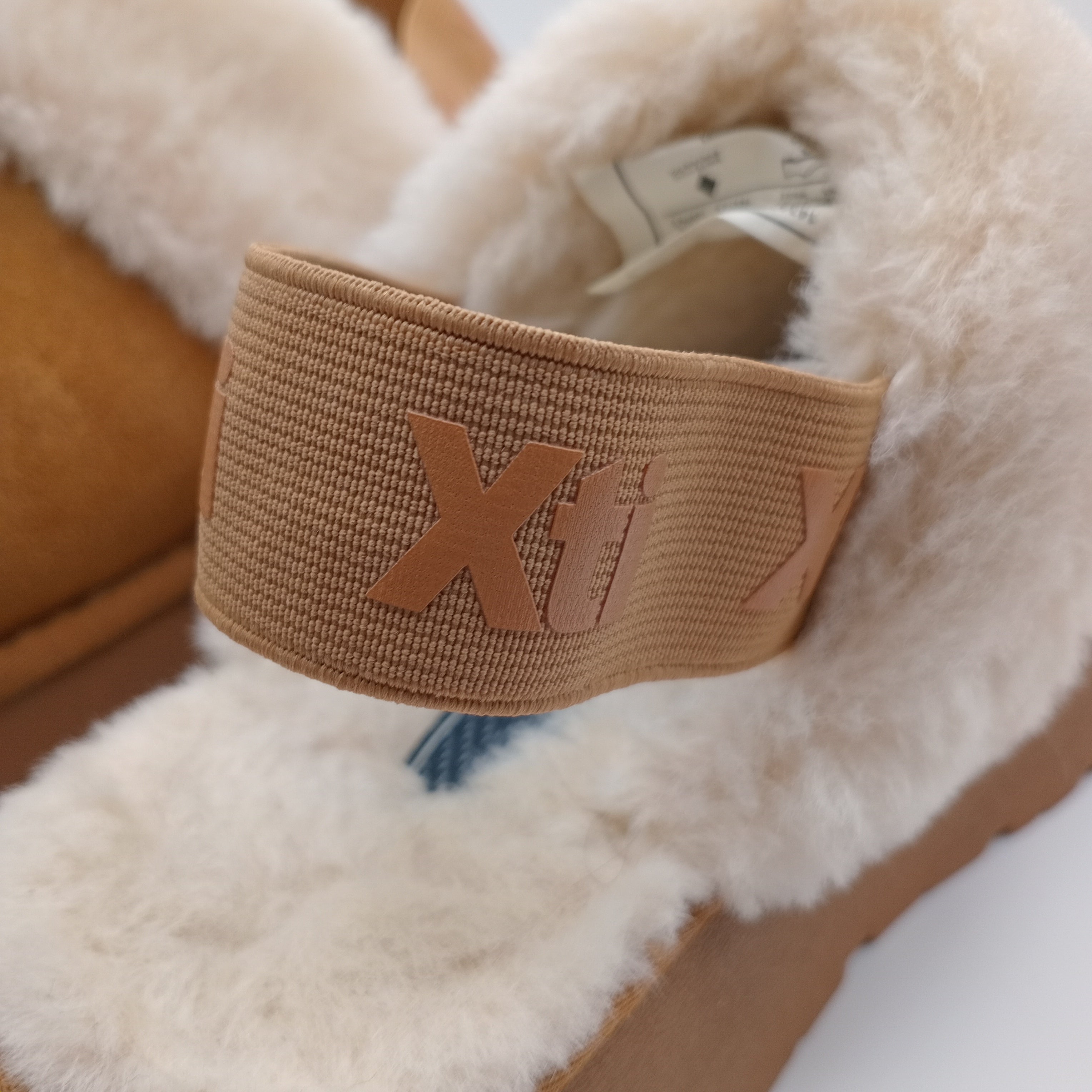 SOCAS PANTUFAS XTI CASTANHO E BRANCO PELOS CAMURÇA TIRAS