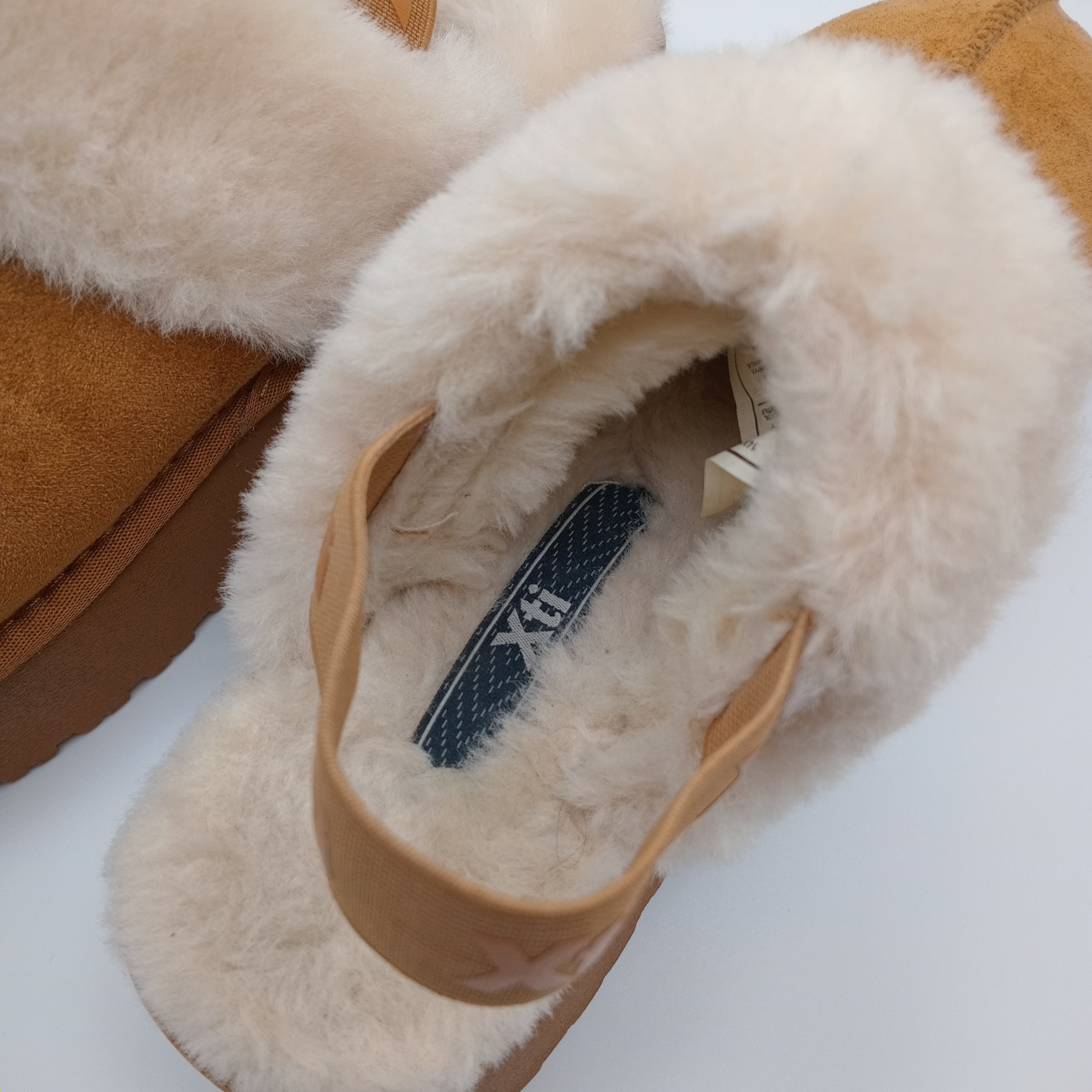 SOCAS PANTUFAS XTI CASTANHO E BRANCO PELOS CAMURÇA TIRAS