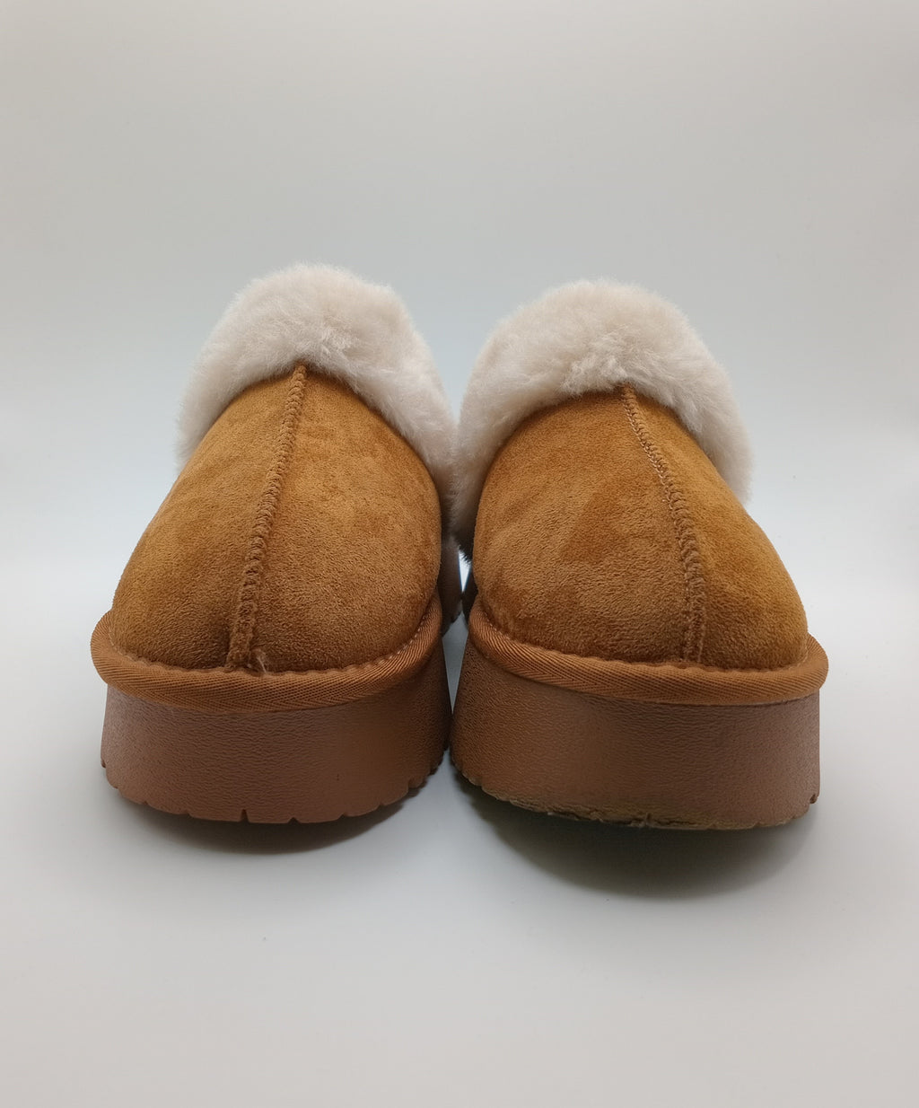 SOCAS PANTUFAS XTI CASTANHO E BRANCO PELOS CAMURÇA TIRAS