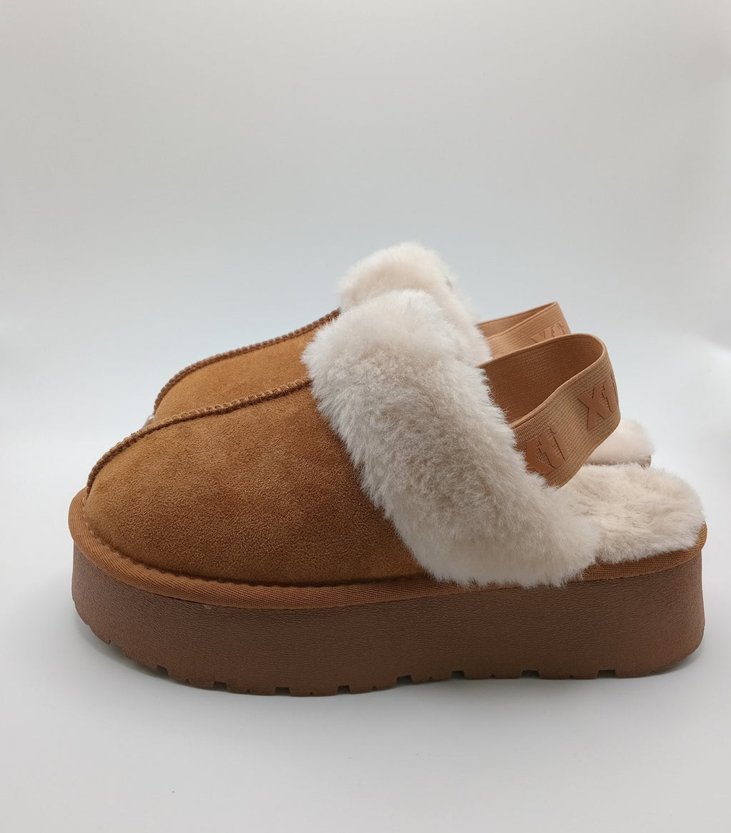 SOCAS PANTUFAS XTI CASTANHO E BRANCO PELOS CAMURÇA TIRAS
