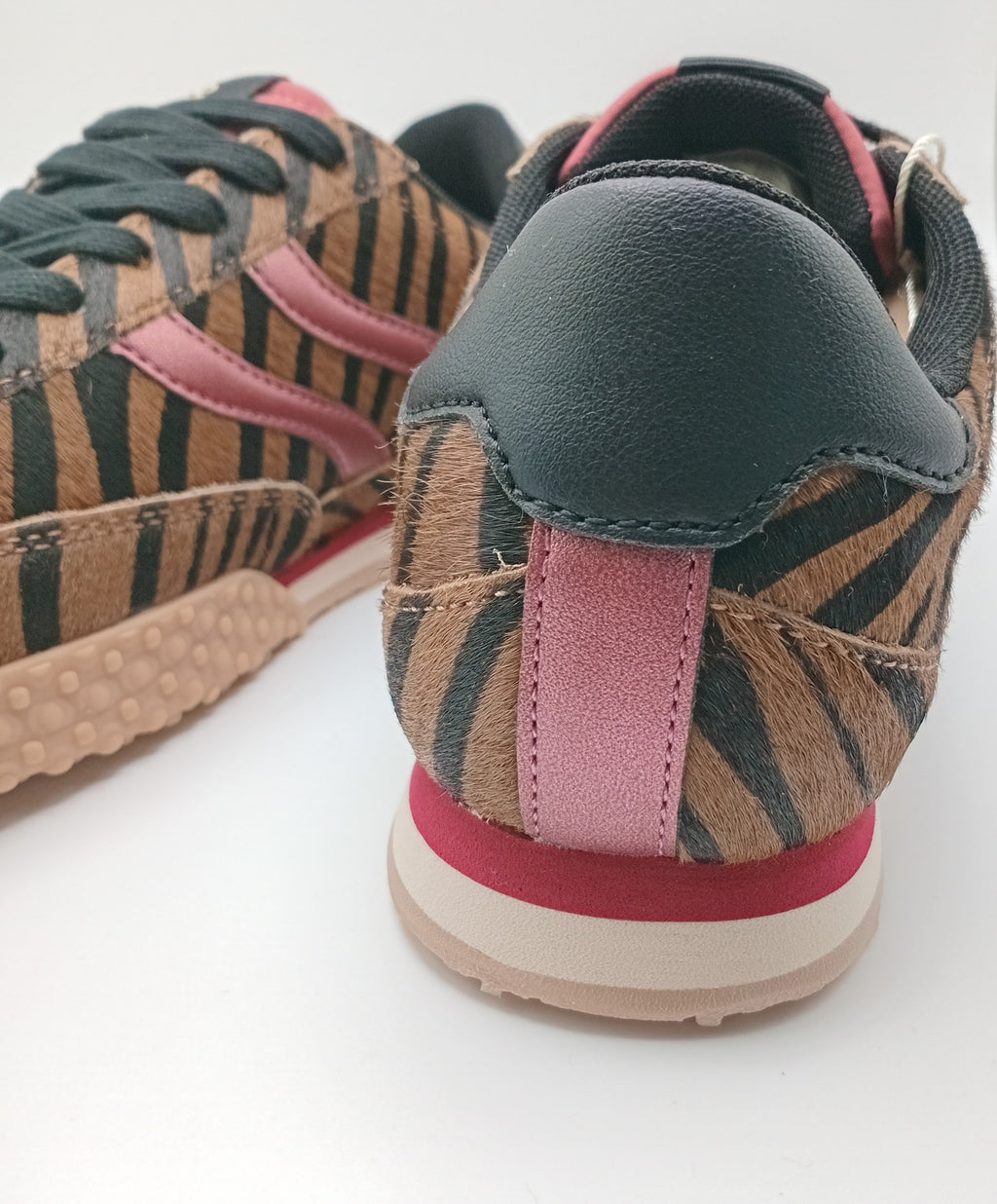 Ténis Femininos Gioseppo com Padrão Zebra Castanho e Detalhes Bordô, Sapatilhas Retro Runner com Sola de Goma Antiderrapante, Calçado Casual de Luxo