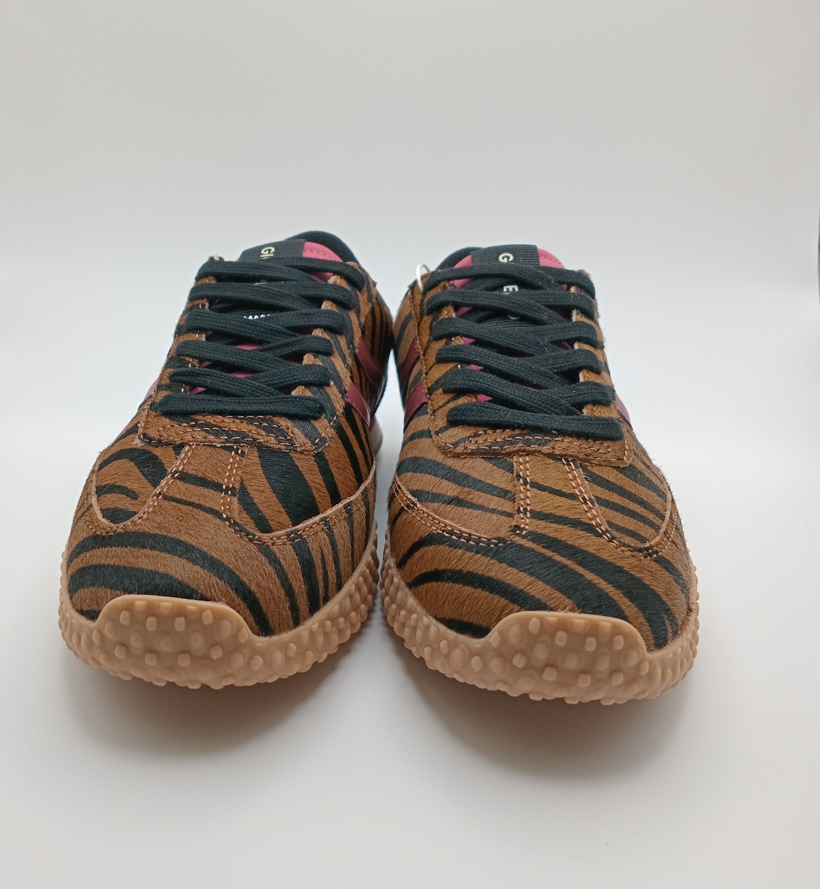 Ténis Femininos Gioseppo com Padrão Zebra Castanho e Detalhes Bordô, Sapatilhas Retro Runner com Sola de Goma Antiderrapante, Calçado Casual de Luxo