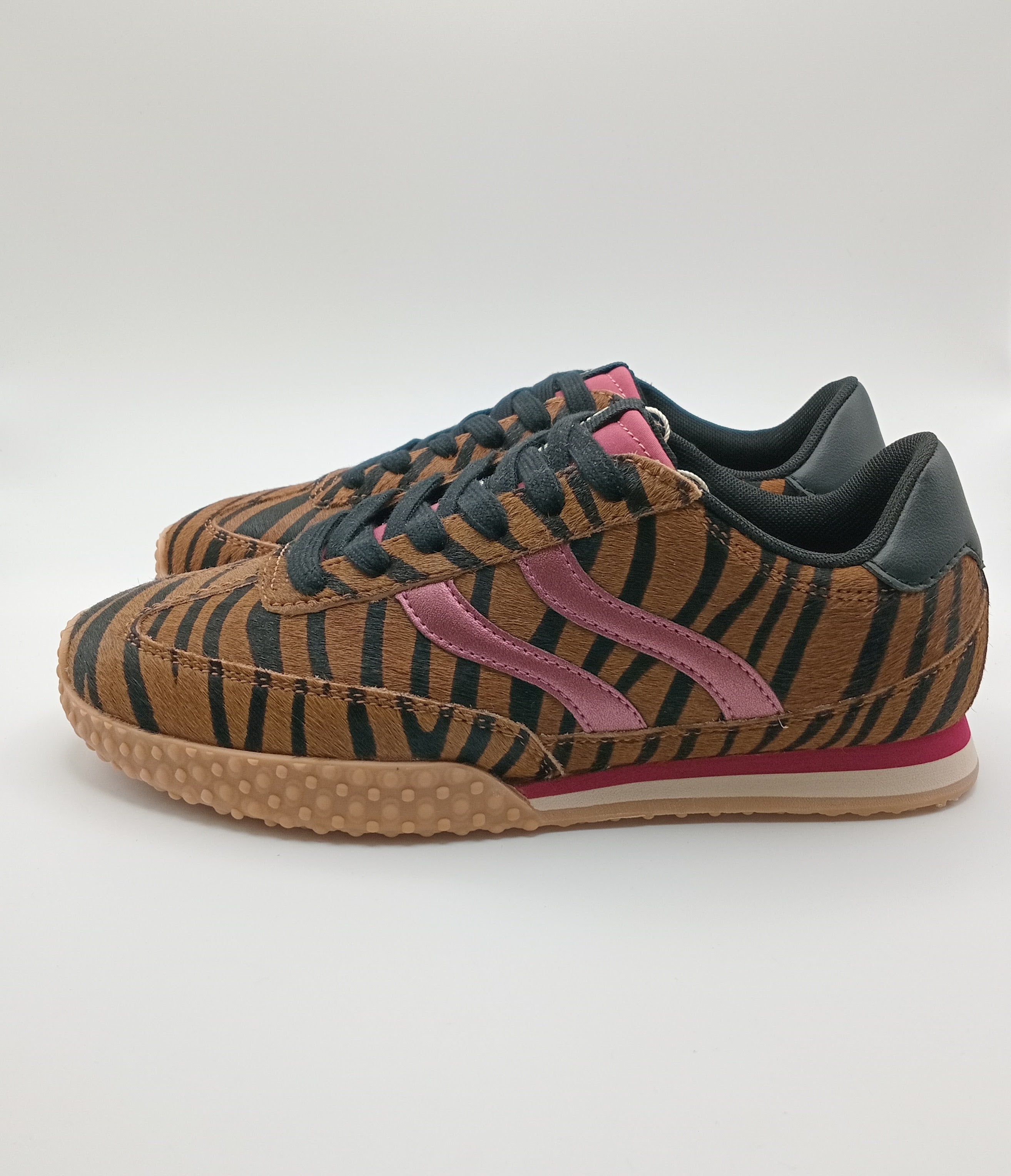 Ténis Femininos Gioseppo com Padrão Zebra Castanho e Detalhes Bordô, Sapatilhas Retro Runner com Sola de Goma Antiderrapante, Calçado Casual de Luxo