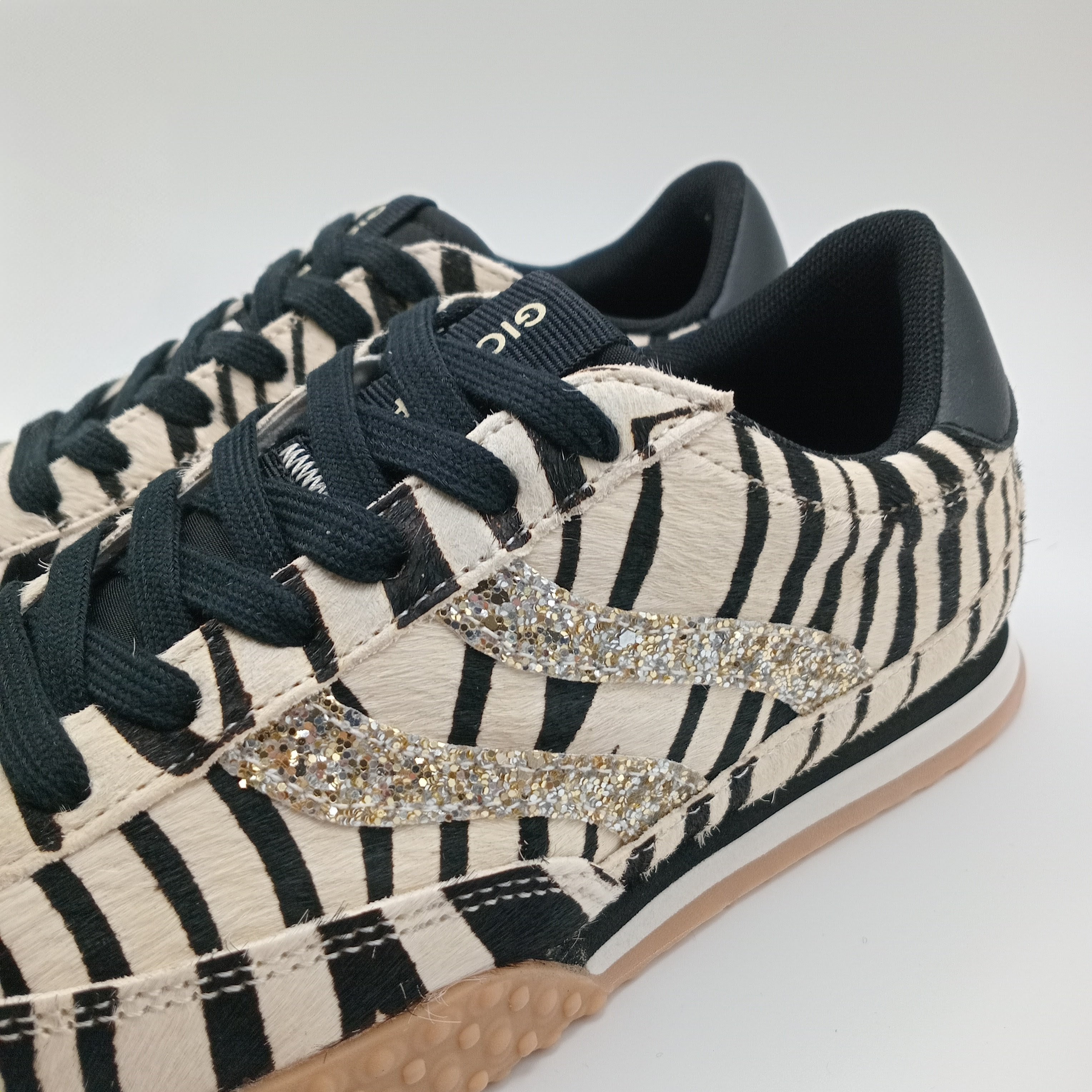 Ténis Femininos Gioseppo Estilo Sapatilhas com Padrão Zebra e Detalhes Rose Gold, Sola de Goma Antiderrapante, Calçado Casual Confortável e Moderno
