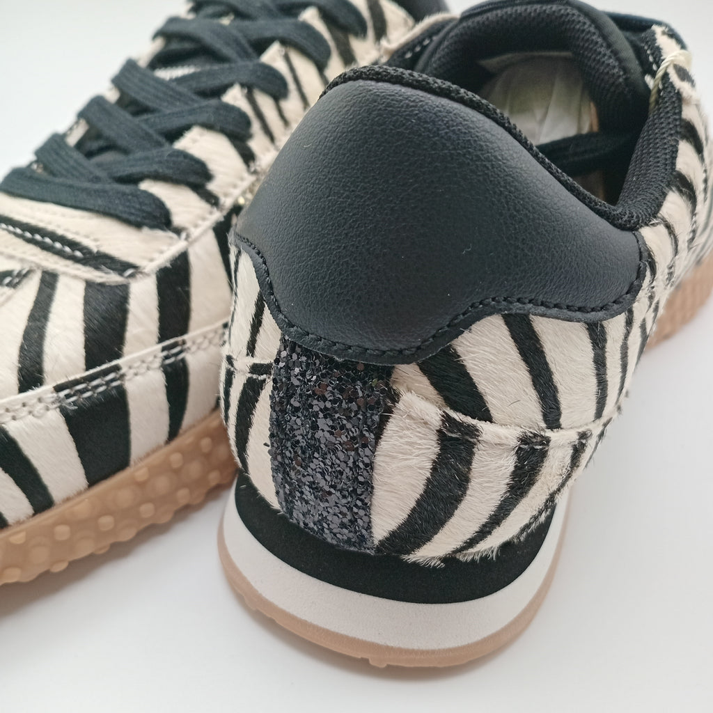 Ténis Femininos Gioseppo Estilo Sapatilhas com Padrão Zebra e Detalhes Rose Gold, Sola de Goma Antiderrapante, Calçado Casual Confortável e Moderno