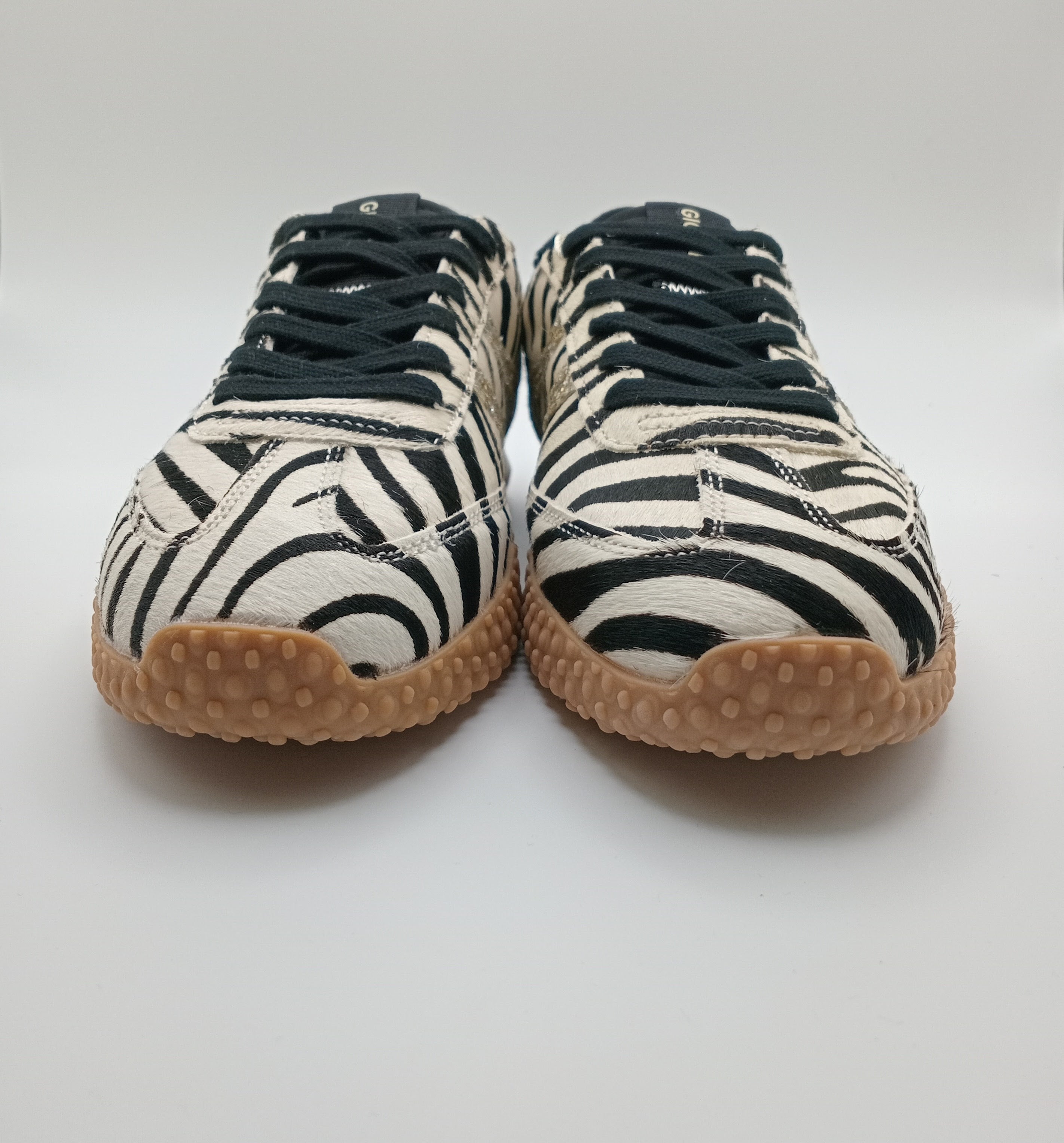 Ténis Femininos Gioseppo Estilo Sapatilhas com Padrão Zebra e Detalhes Rose Gold, Sola de Goma Antiderrapante, Calçado Casual Confortável e Moderno