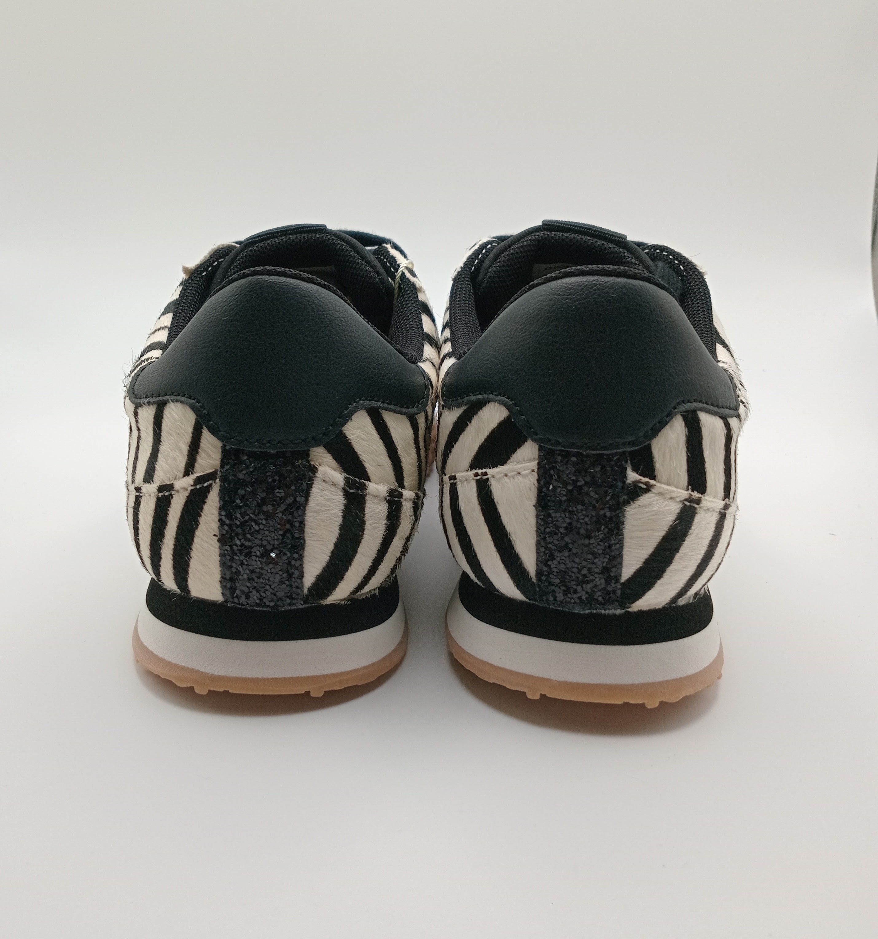 Ténis Femininos Gioseppo Estilo Sapatilhas com Padrão Zebra e Detalhes Rose Gold, Sola de Goma Antiderrapante, Calçado Casual Confortável e Moderno