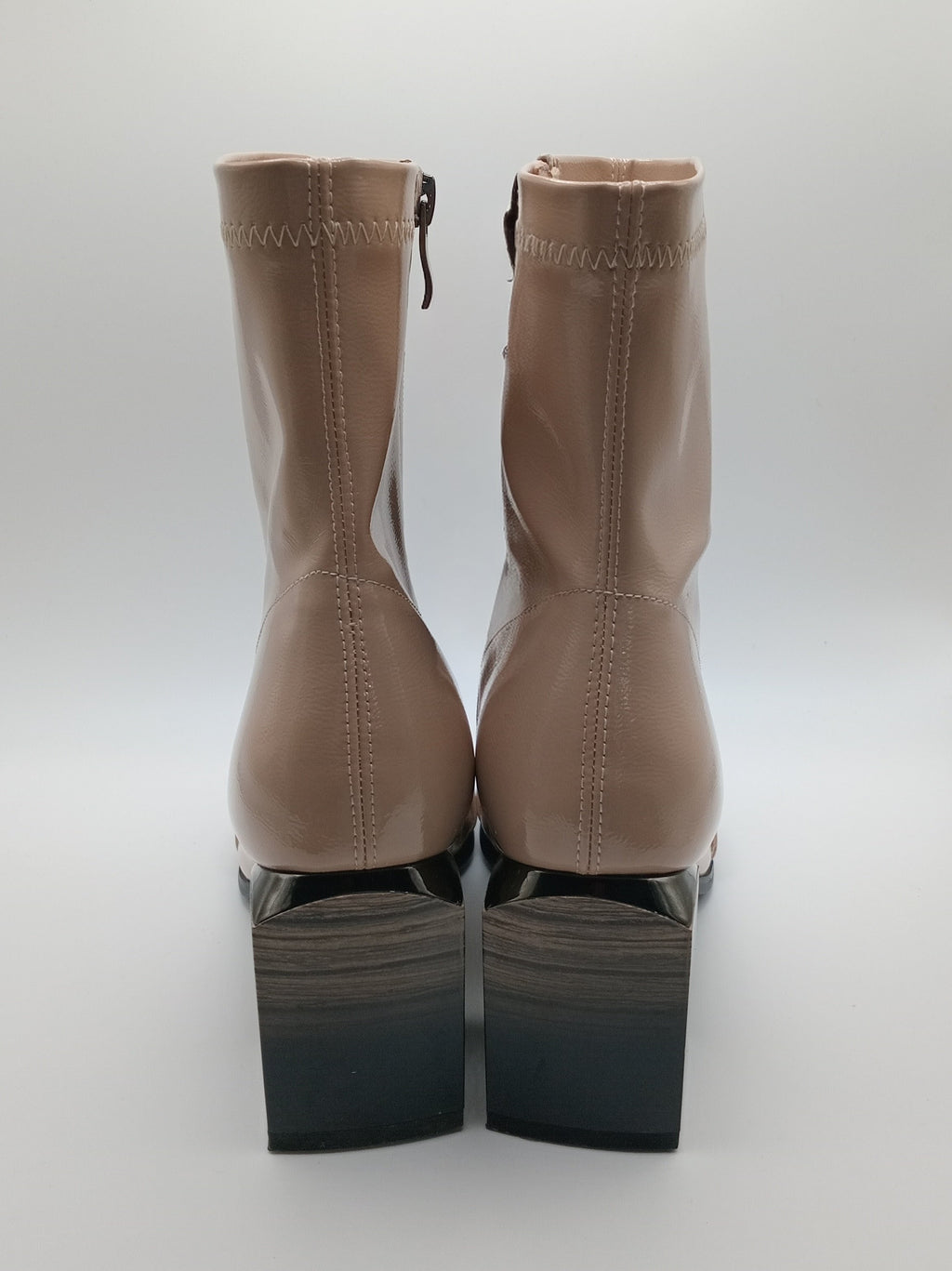 BOTA QUADRADA ROCKAWAY NUDE ECO PELE CORRENTE ZIPER